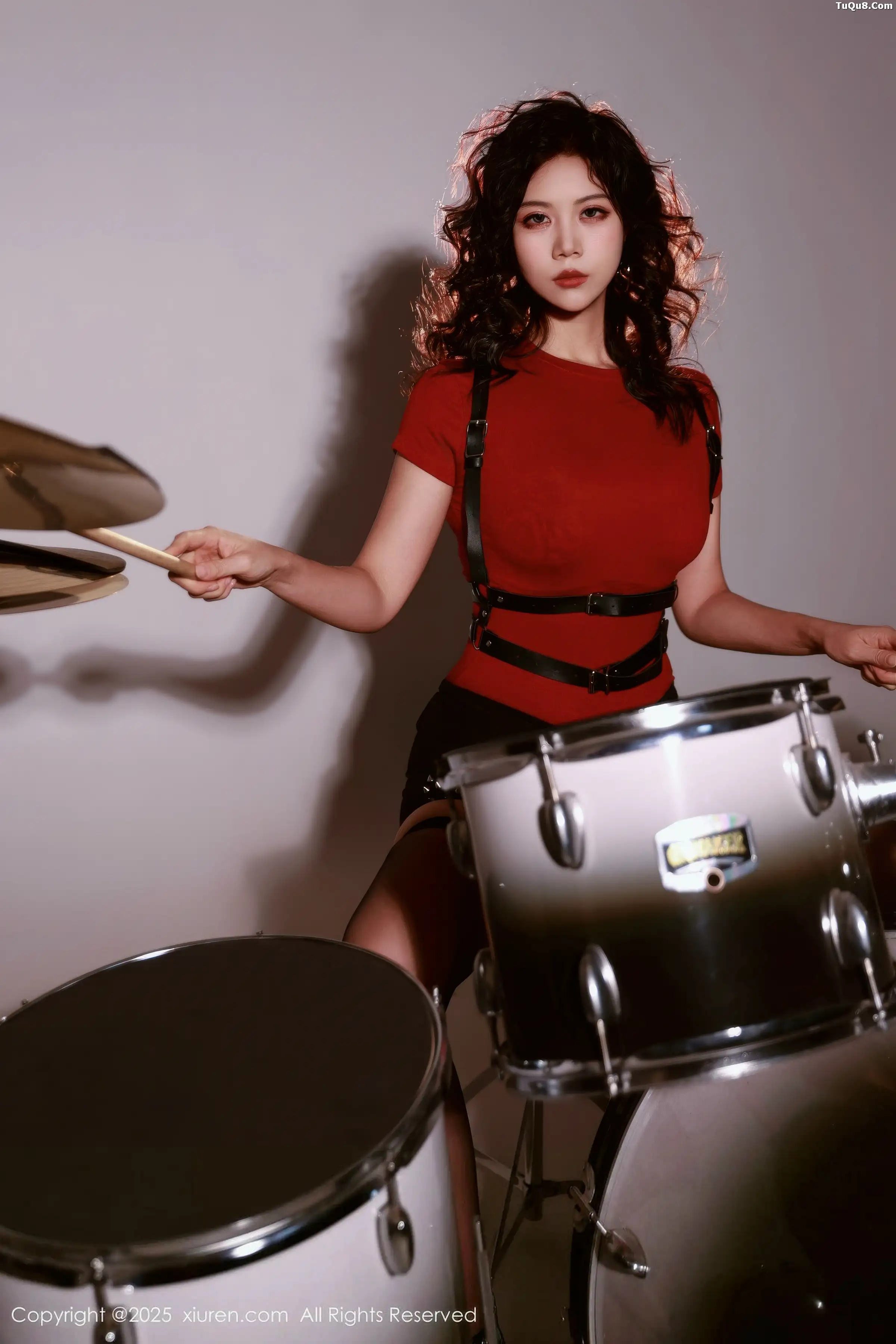 玫瑰我爱你性感黑色皮质服饰配黑丝吊袜秀凹凸身材绝美写真85P 2