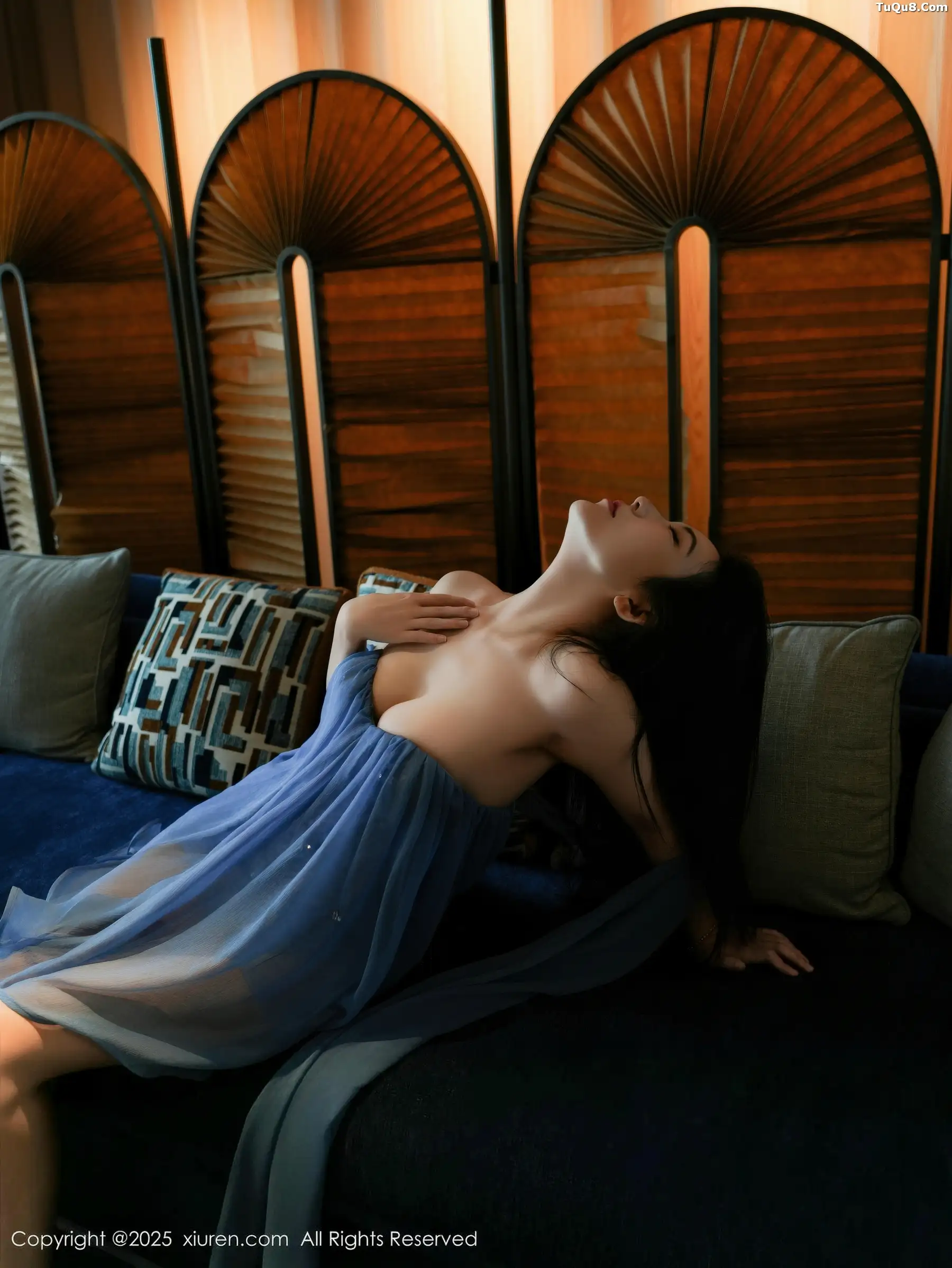 烧烧小桃蓝色连衣短裙+白色碎花连衣裙秀曼妙身材绝美写真52P 2
