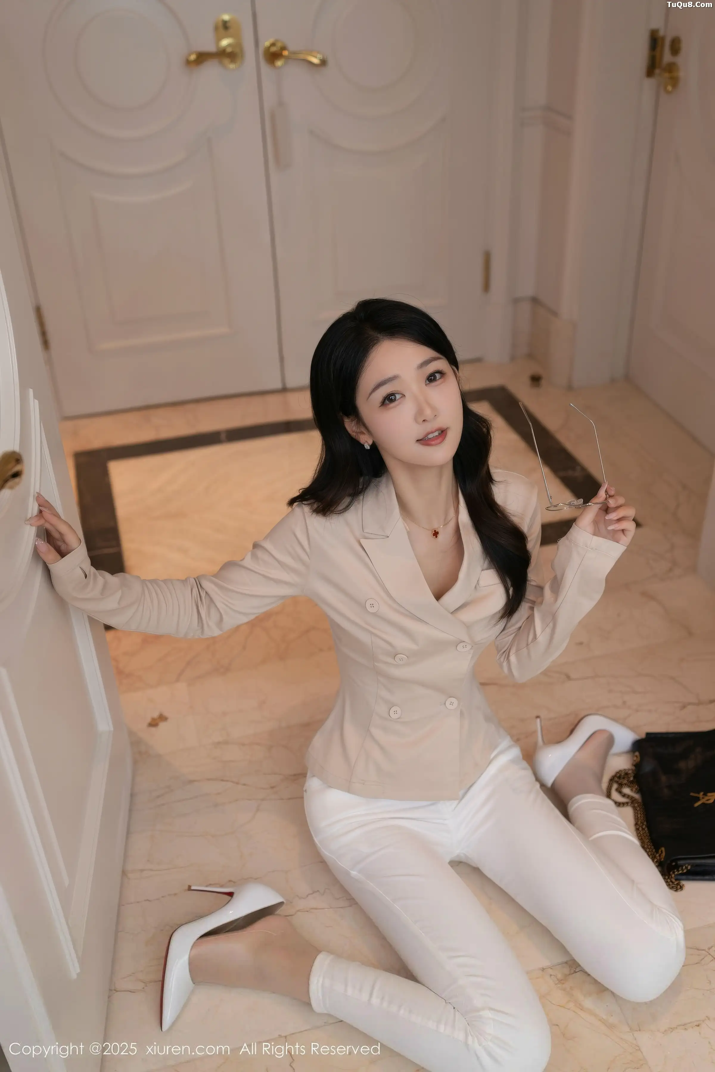 Tang Anqi Sexy OL Outfit Revealing Light-Colored Lingerie Paired with Ultra-Thin Sheer Fabric Showcasing Graceful Figure Stunning Photos 84P 7