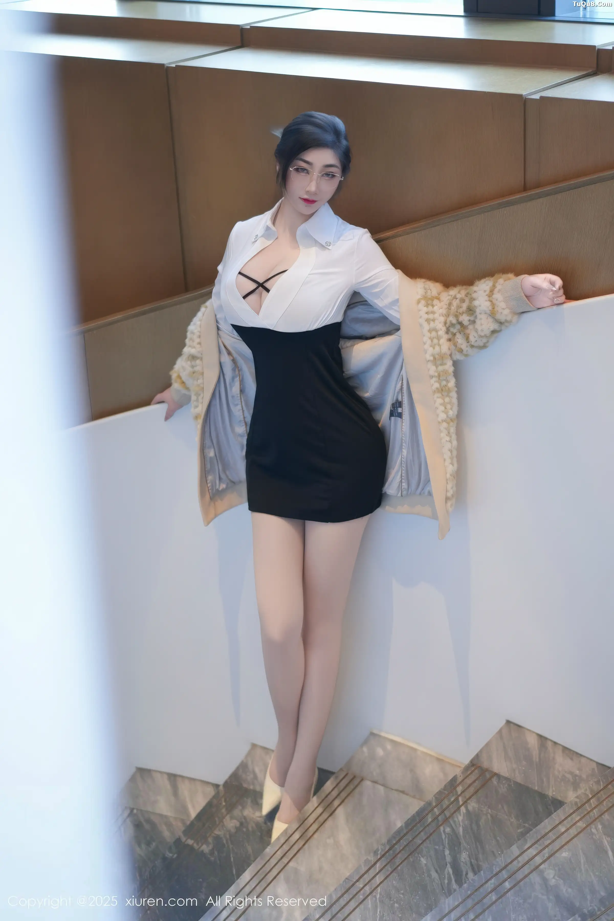 Daji's Toxic Sexy White Shirt with Black Lingerie Showcasing a Full Figure and Stunning Photoshoot 80P