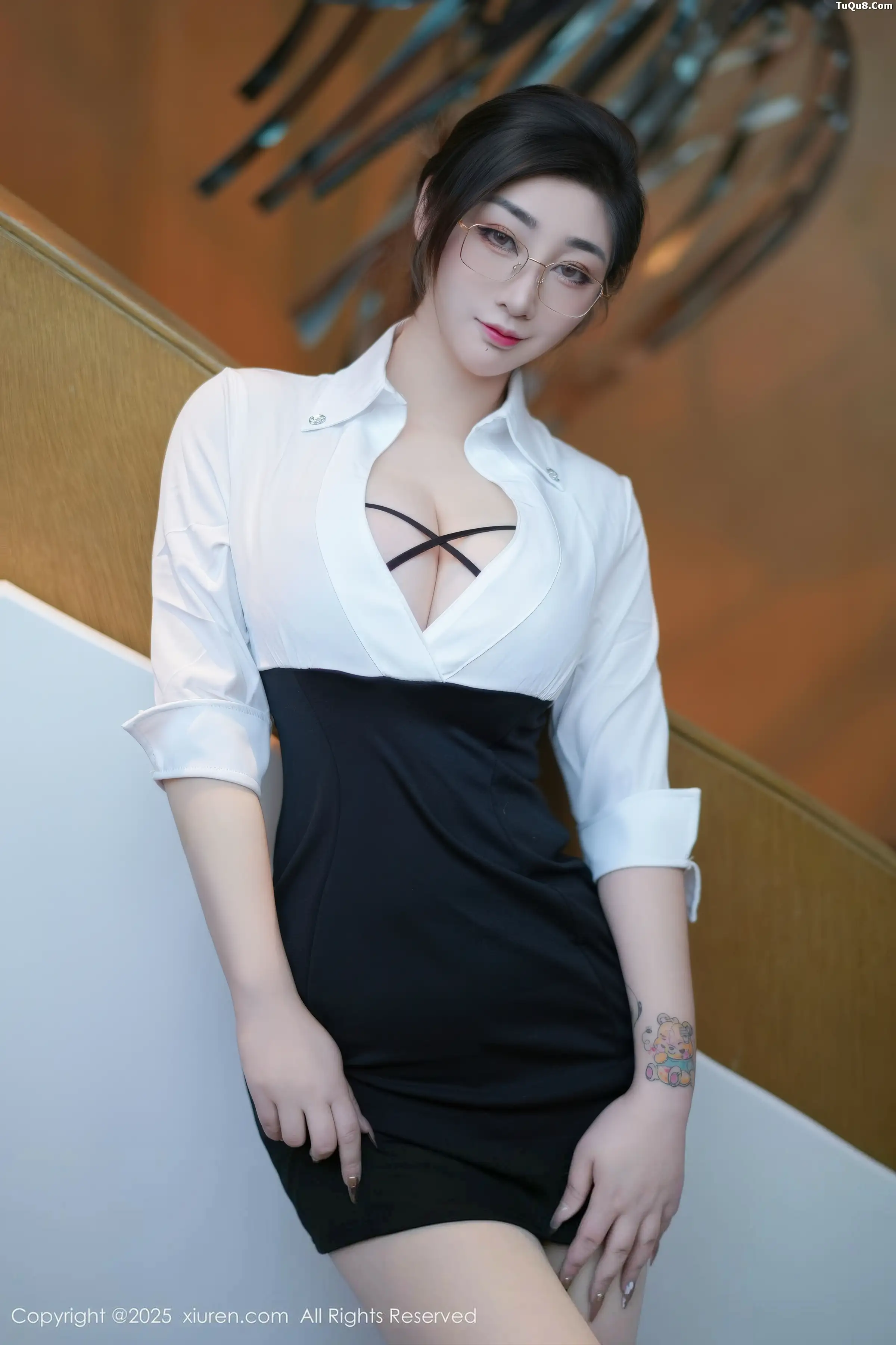 Daji_Toxic Sexy White Shirt Revealing Black Innerwear Showing Full Figure Exquisite Photo Set 80P 8