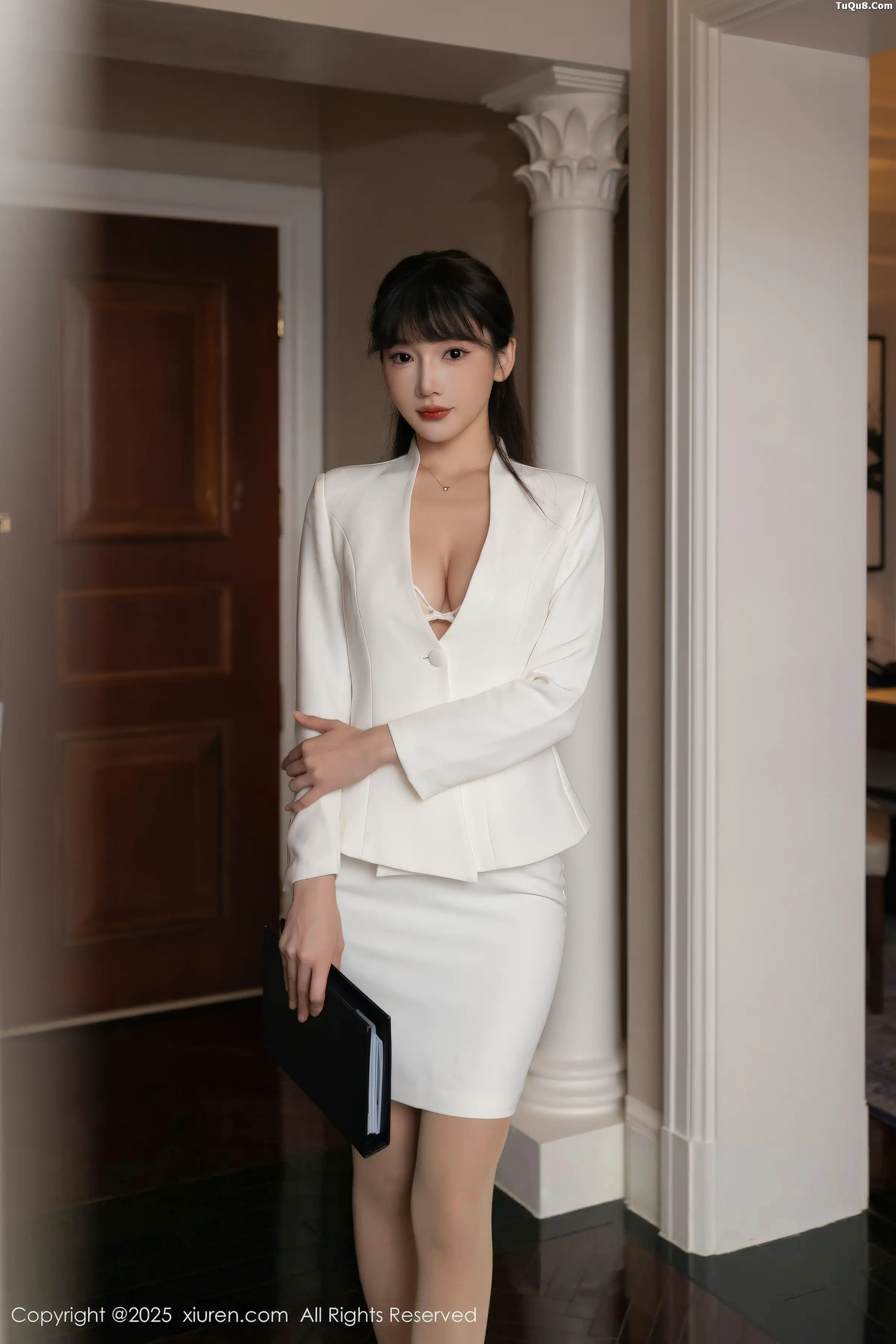 Lù萱萱性感白色套装露白色内衣配超薄肉丝秀曼妙身材绝美写真80P 2