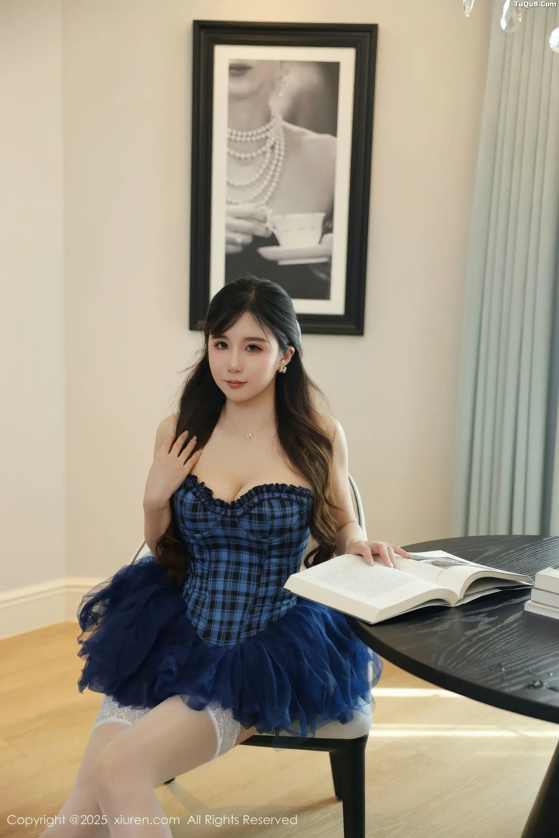 小肉肉咪性感蓝色蓬蓬裙配白色丝袜秀凹凸身材完美绝美写真60P 7