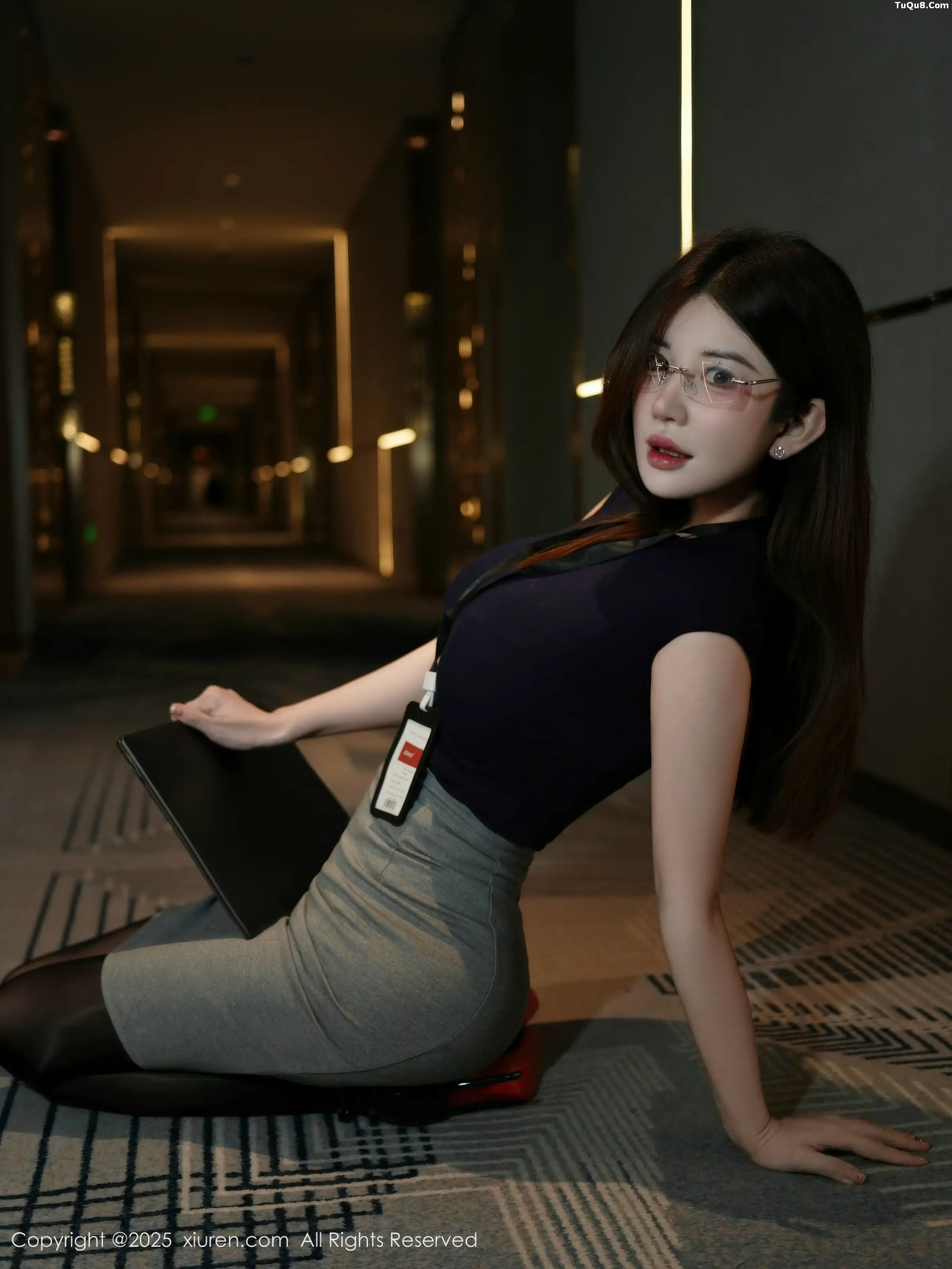Su Tianchengzi Sexy Dark Professional Outfit Revealing Shiny Ultra-Thin Black Stockings Showcasing Beautiful Figure Photo Set 55P 5