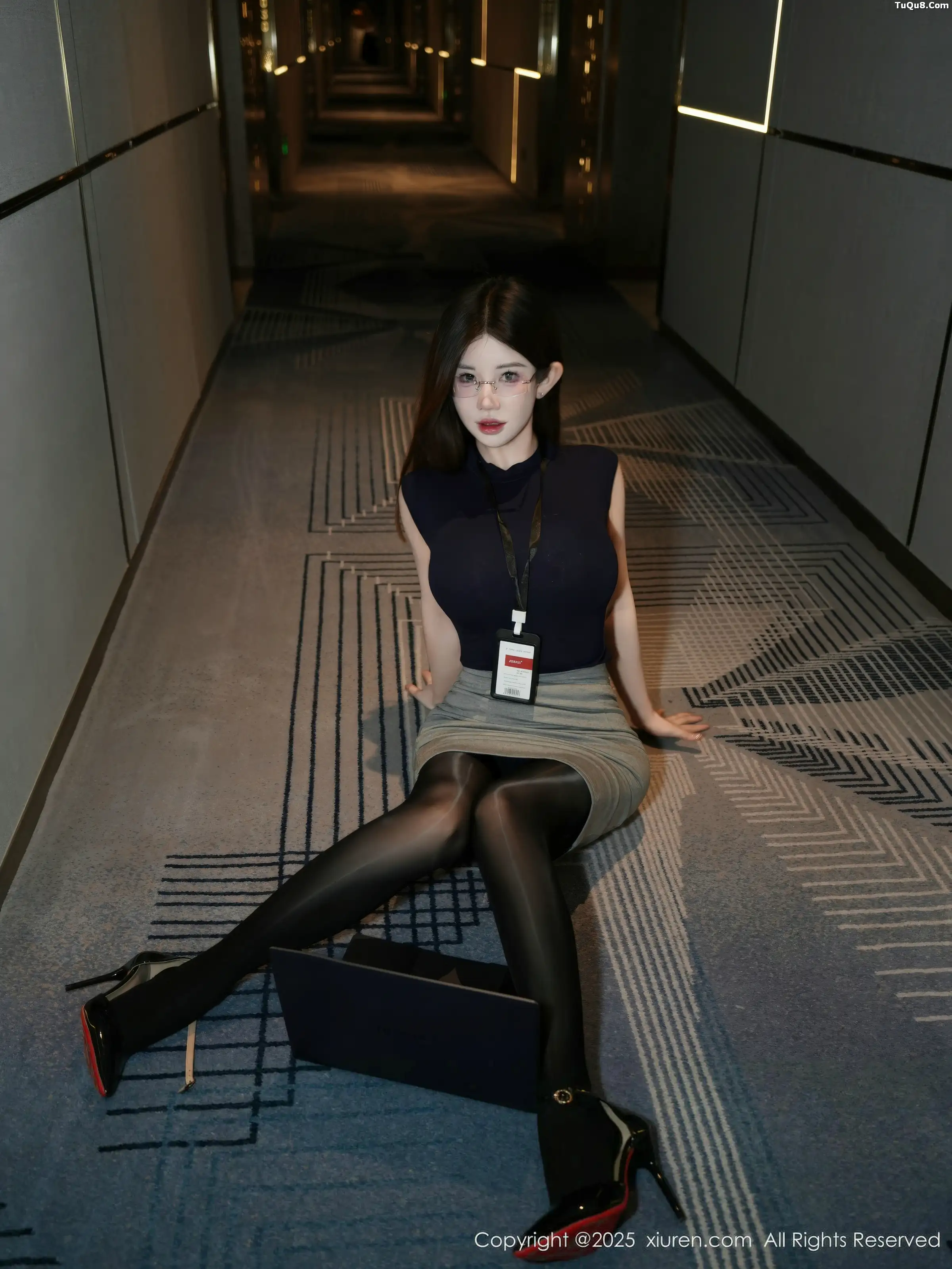 Su Tianchengzi Sexy Dark Professional Outfit Revealing Shiny Ultra-Thin Black Stockings Showcasing Beautiful Figure Photo Set 55P 6