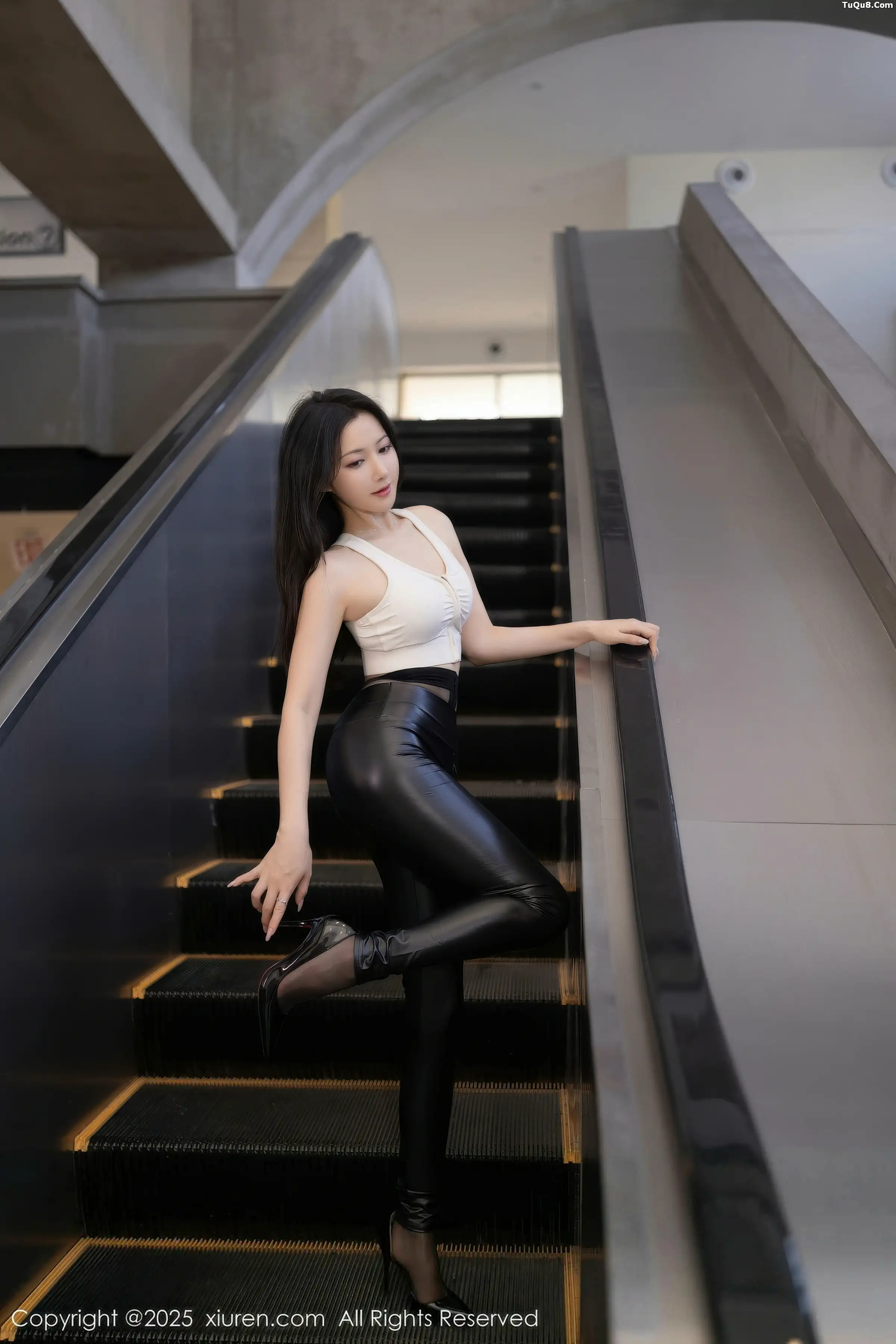 CaviarFish Sexy white top paired with black leather pants showcasing graceful figure alluring and absolutely beautiful photos 70P 5