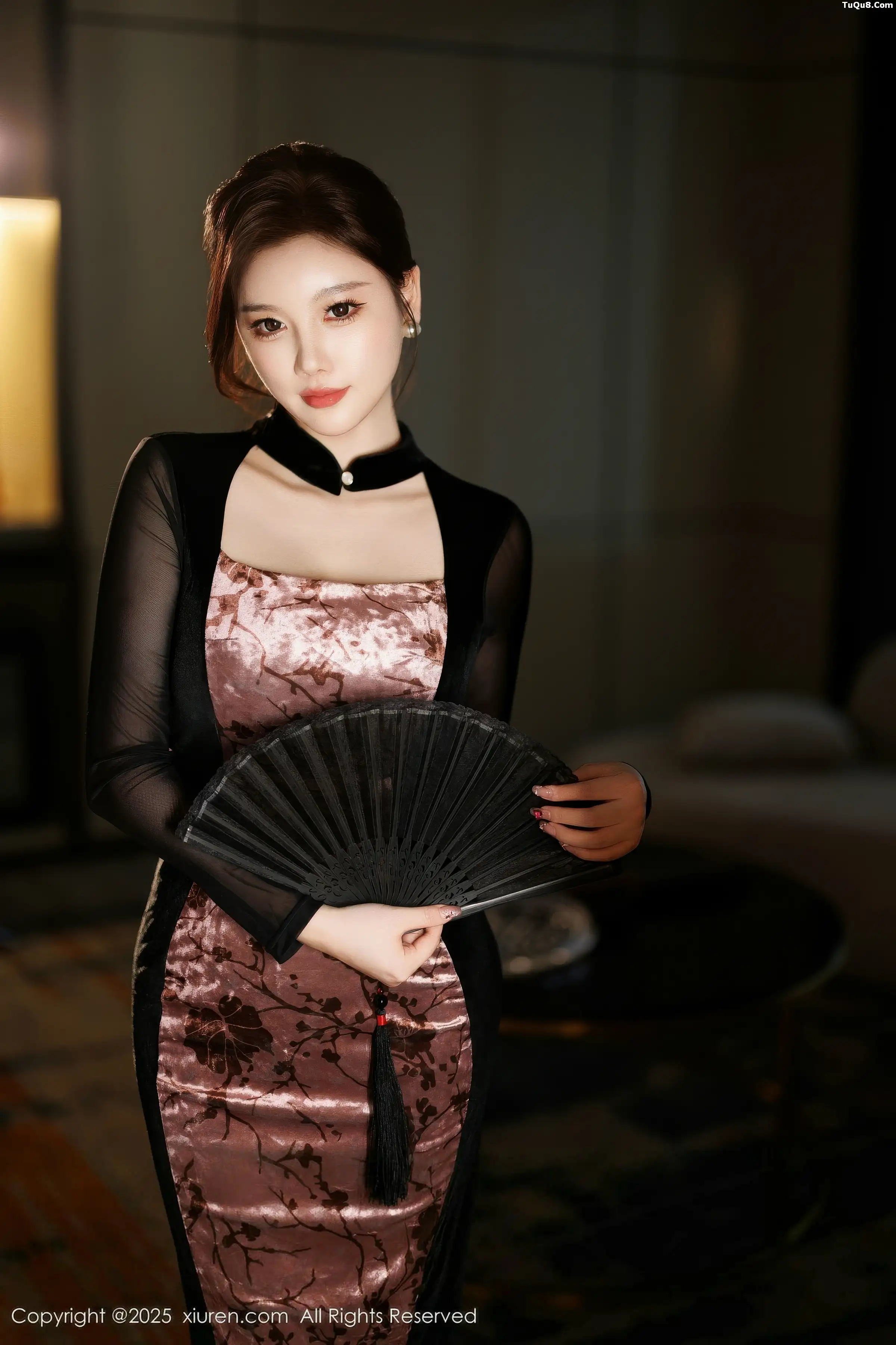 CHENCHEN.Sexy black lingerie with black stockings showing off a voluptuous figure, gorgeous photoshoot 79P 2