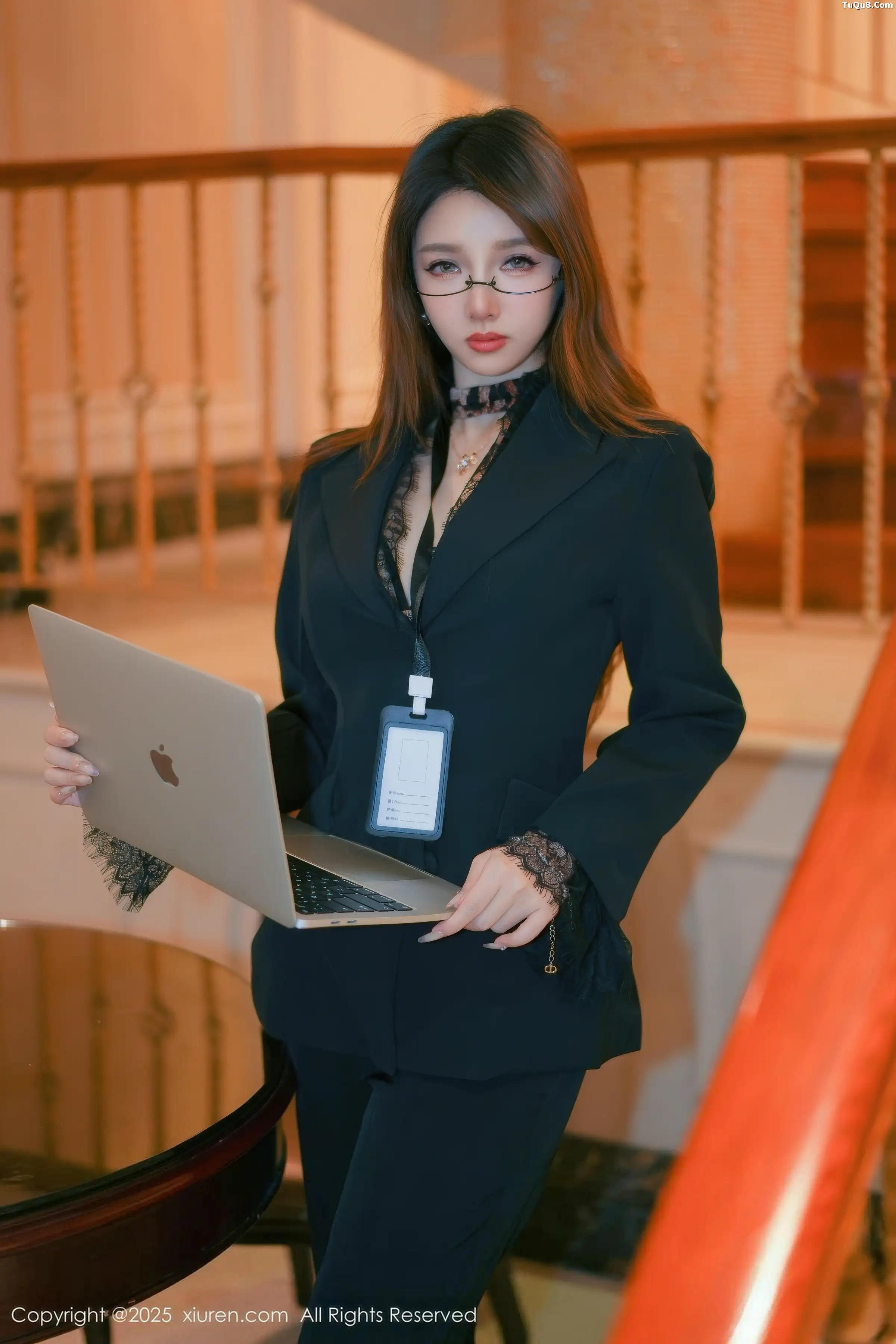 Twins-Yao Yao Sexy Suit, Leopard Print Lingerie & Shiny Black Tights Photoshoot 82P