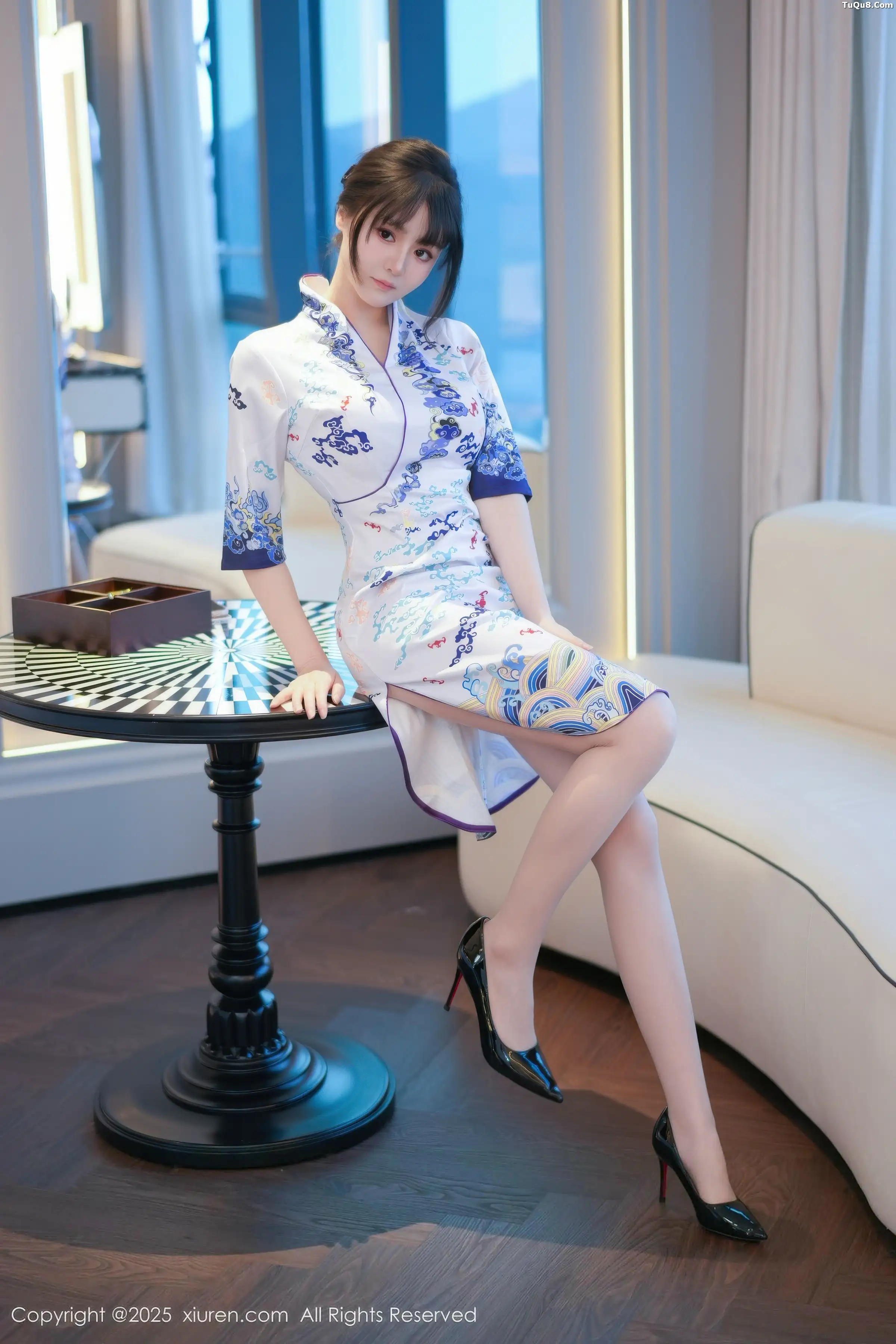 Shen Nanxi RuRu Sexy Light-colored Qipao Revealing White Lace Lingerie Showcasing Stunning Figure Photoshoot 62P 2