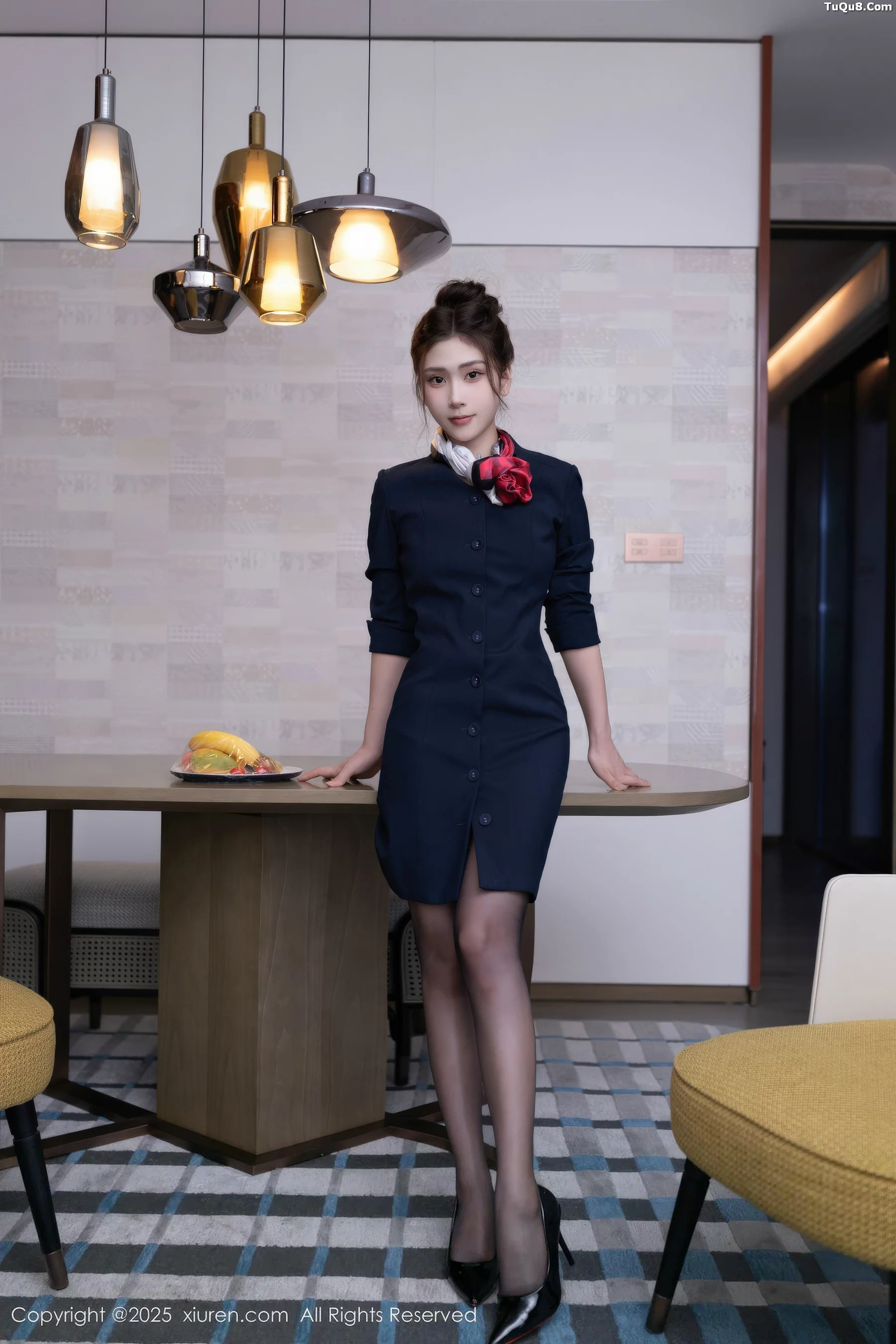 刘婷婷性感空姐制服露黄色内衣配超薄黑丝秀完美身材绝美写真70P 3
