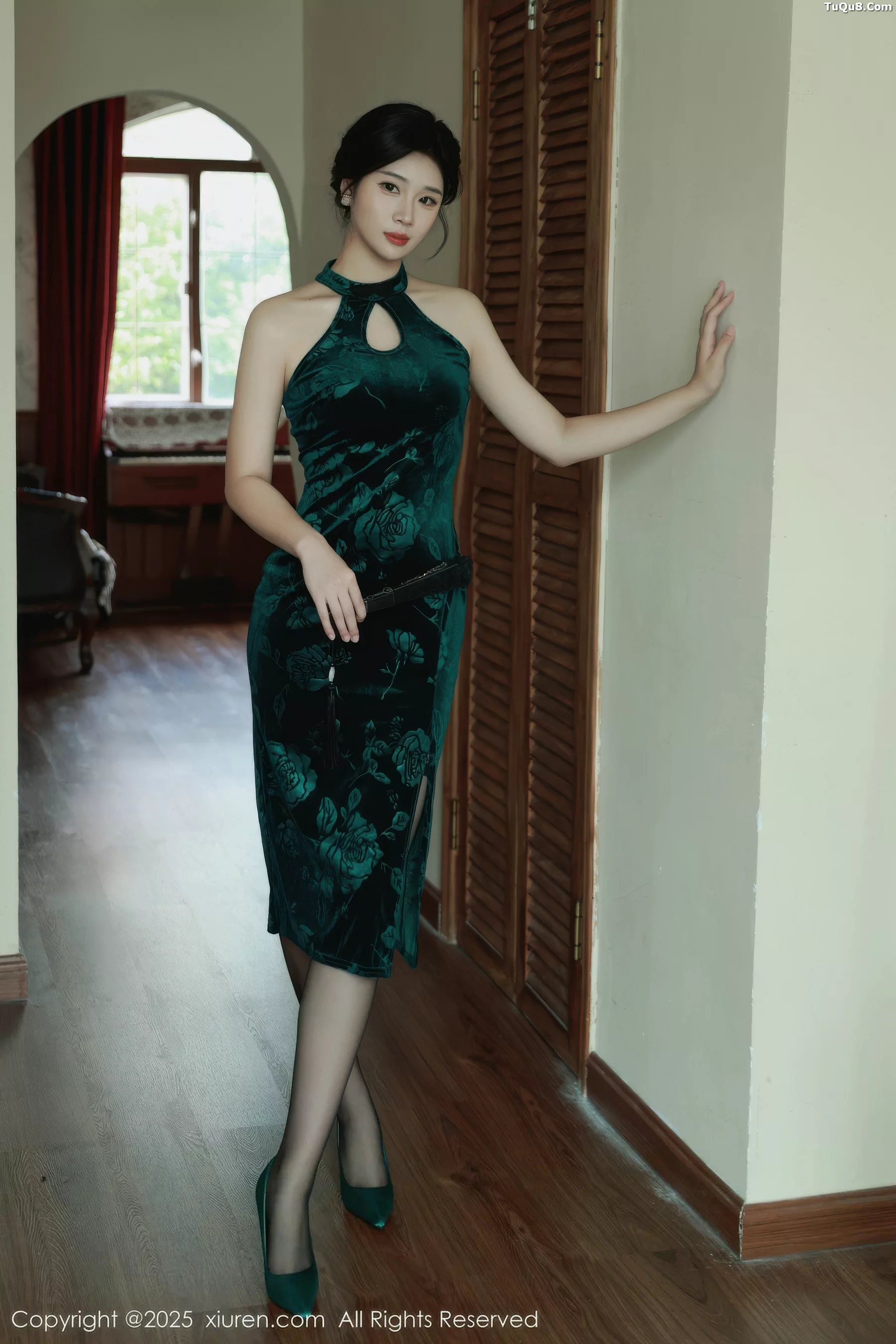 Nan Qiao Sexy Dark Green Lace Lingerie with Sheer Black Stockings: Alluring Photoshoot Highlighting Gorgeous Figure 72P