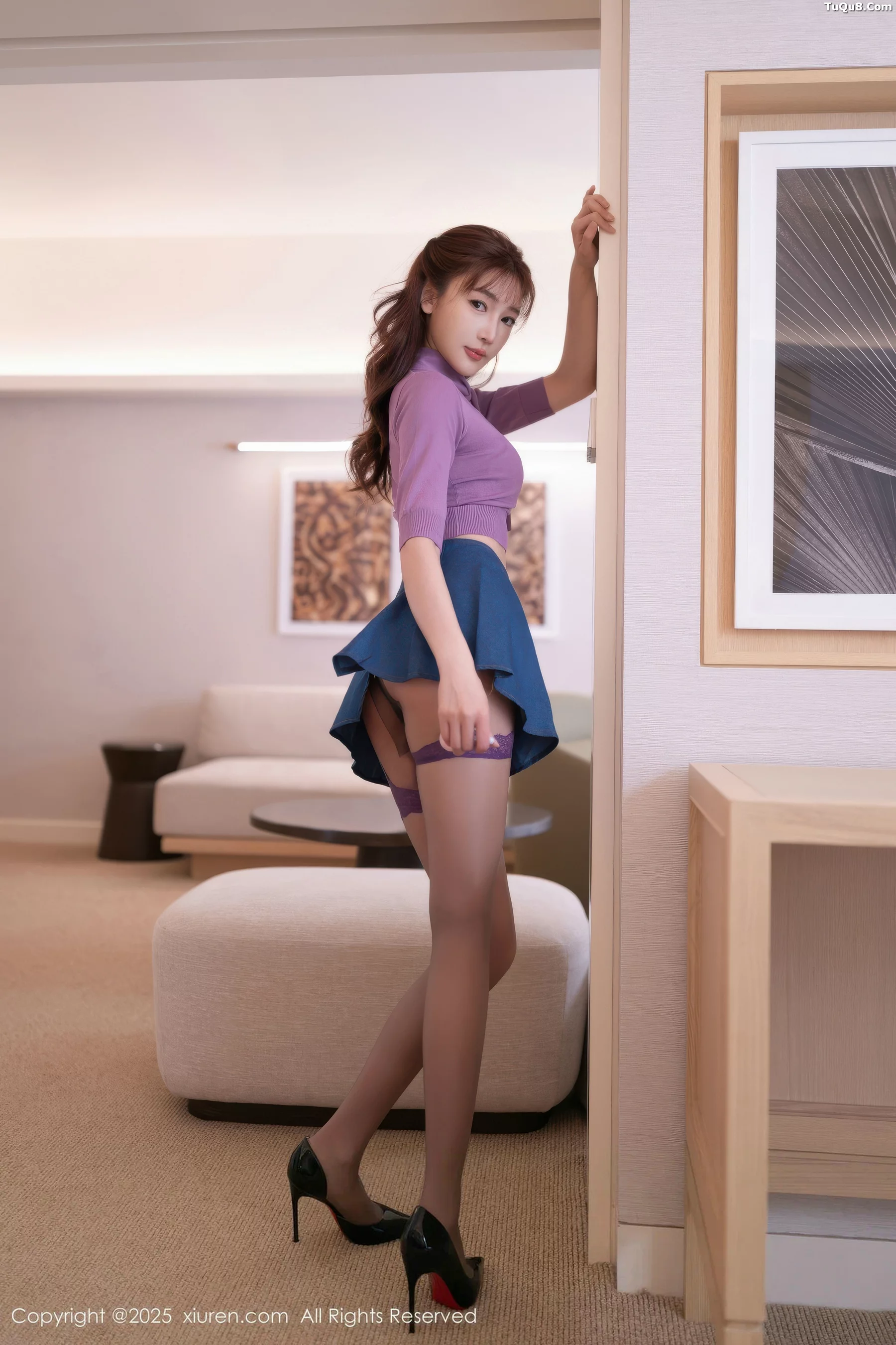 Lu Xuanxuan sexy blue mini skirt revealing purple underwear paired with purple silk garter stockings beautiful legs gorgeous photo set 70P 2