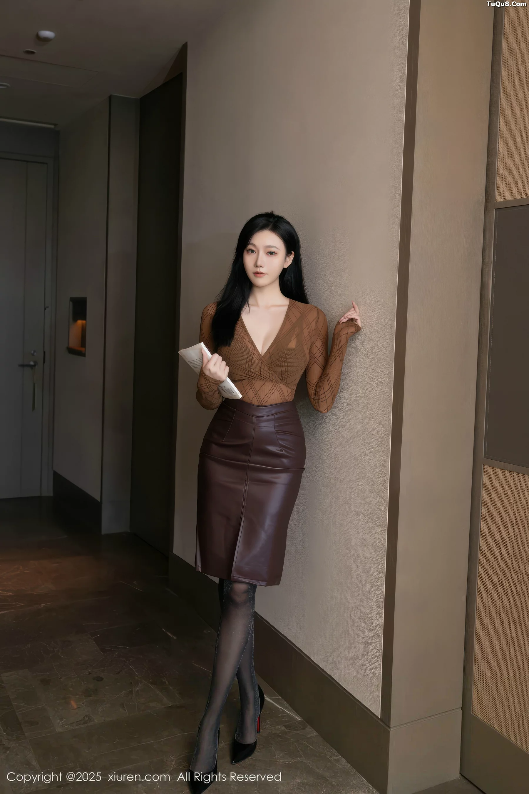 Anran Sexy Brown Leather Skirt with Black Lingerie and Stockings Photo Shoot 78P
