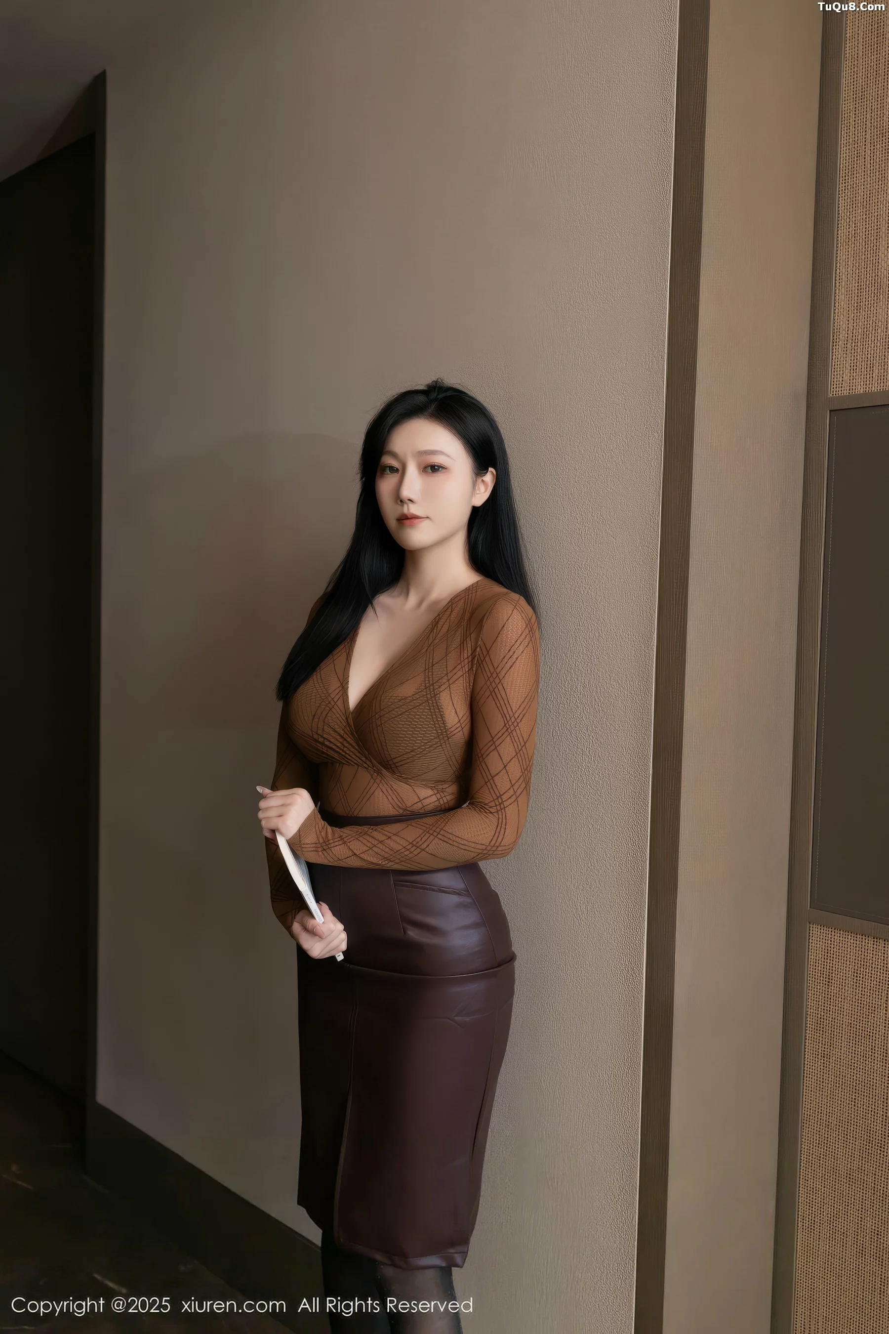 Anran anran sexy brown leather skirt revealing black underwear paired with black stockings showing off beautiful legs gorgeous photoshoot 78P 2