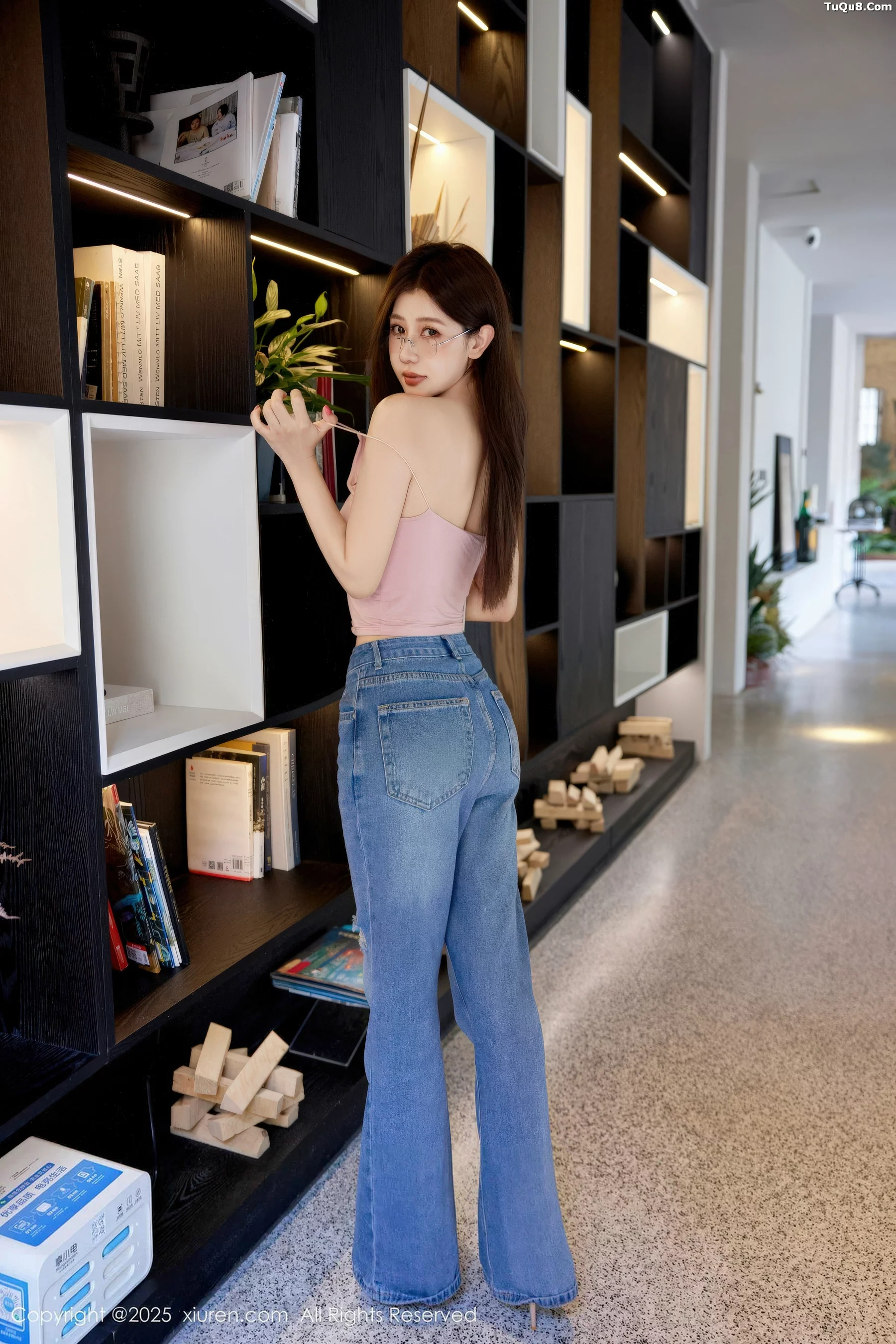 尹甜甜sunny性感粉色上衣配蓝色牛仔裤秀完美身材绝美写真83P 8