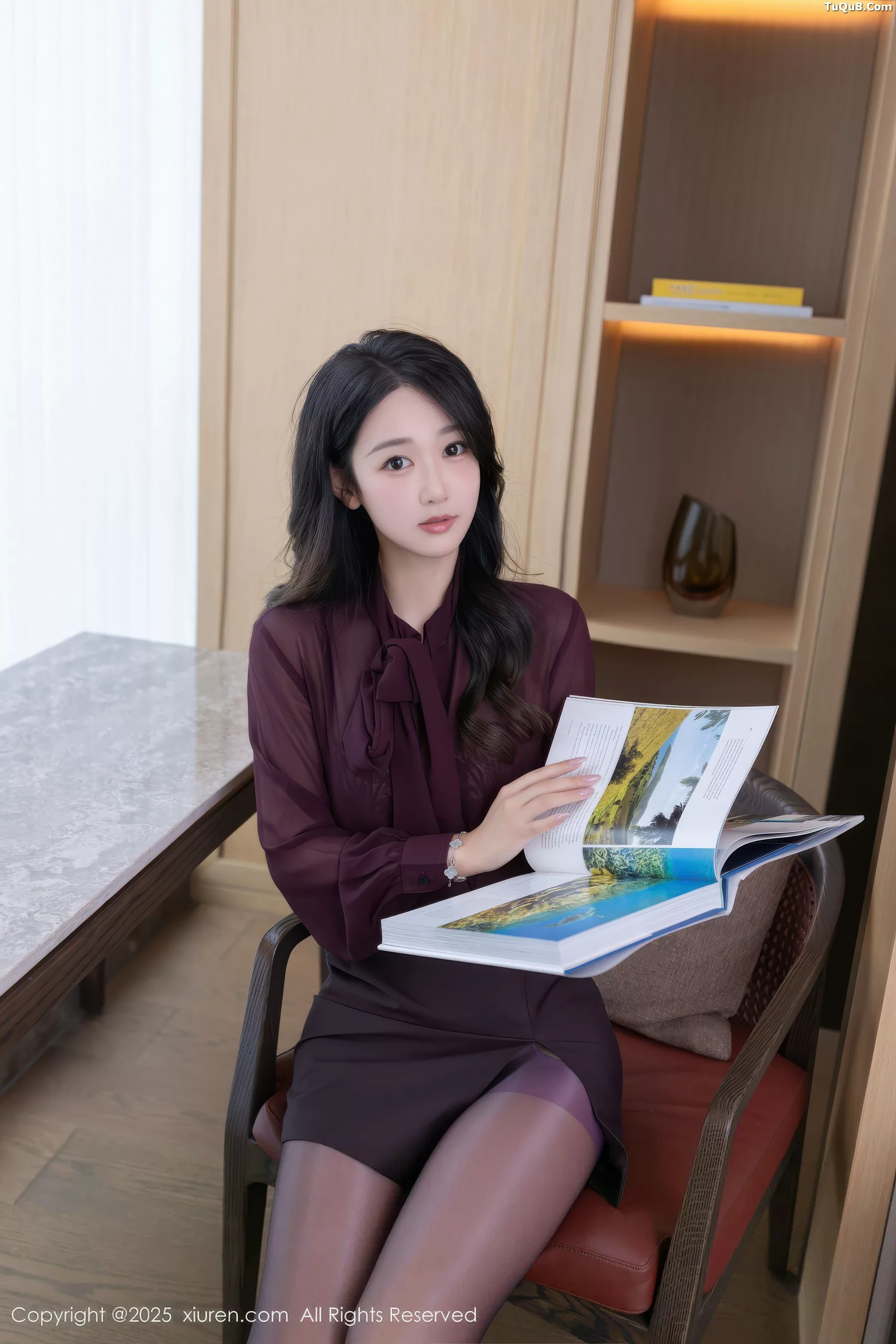 Tang Anqi Sexy OL Outfit Revealing Black Lingerie Paired with Purple Stockings Showing Graceful Figure Exquisite Photoshoot 68P 7
