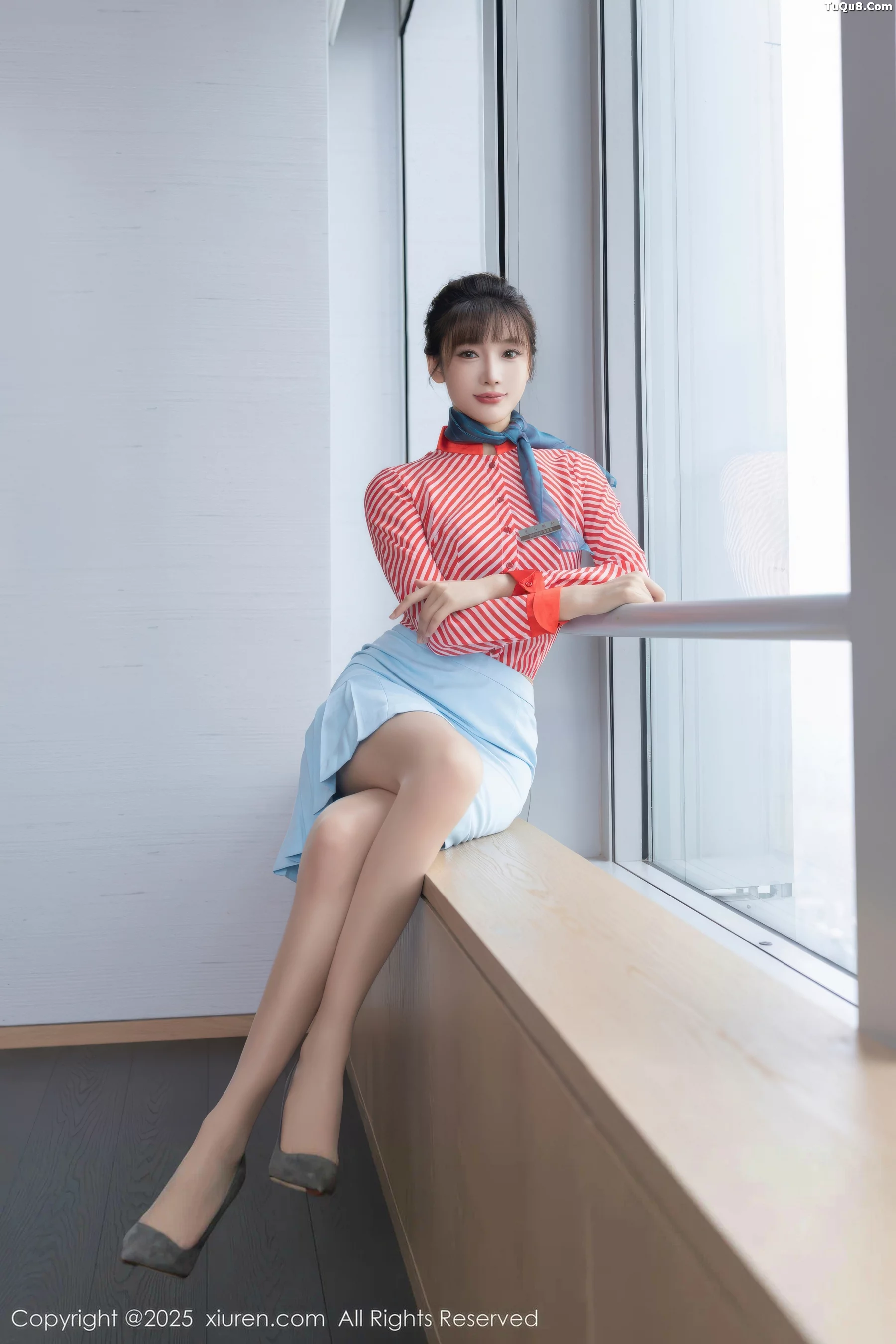 Lù Xuānxuān's sexy striped outfit revealing purple lace lingerie, showcasing a delicate beautiful figure, charming and absolutely beautiful photoshoot 80P 3
