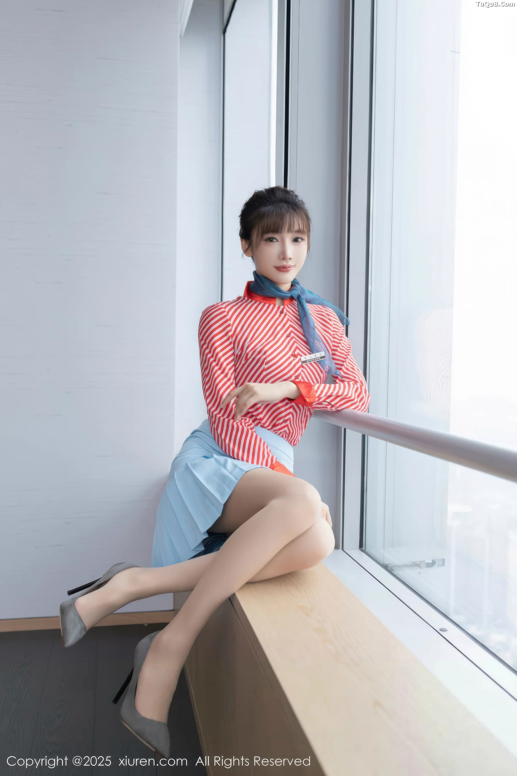 Lù Xuānxuān's sexy striped outfit revealing purple lace lingerie, showcasing a delicate beautiful figure, charming and absolutely beautiful photoshoot 80P 4