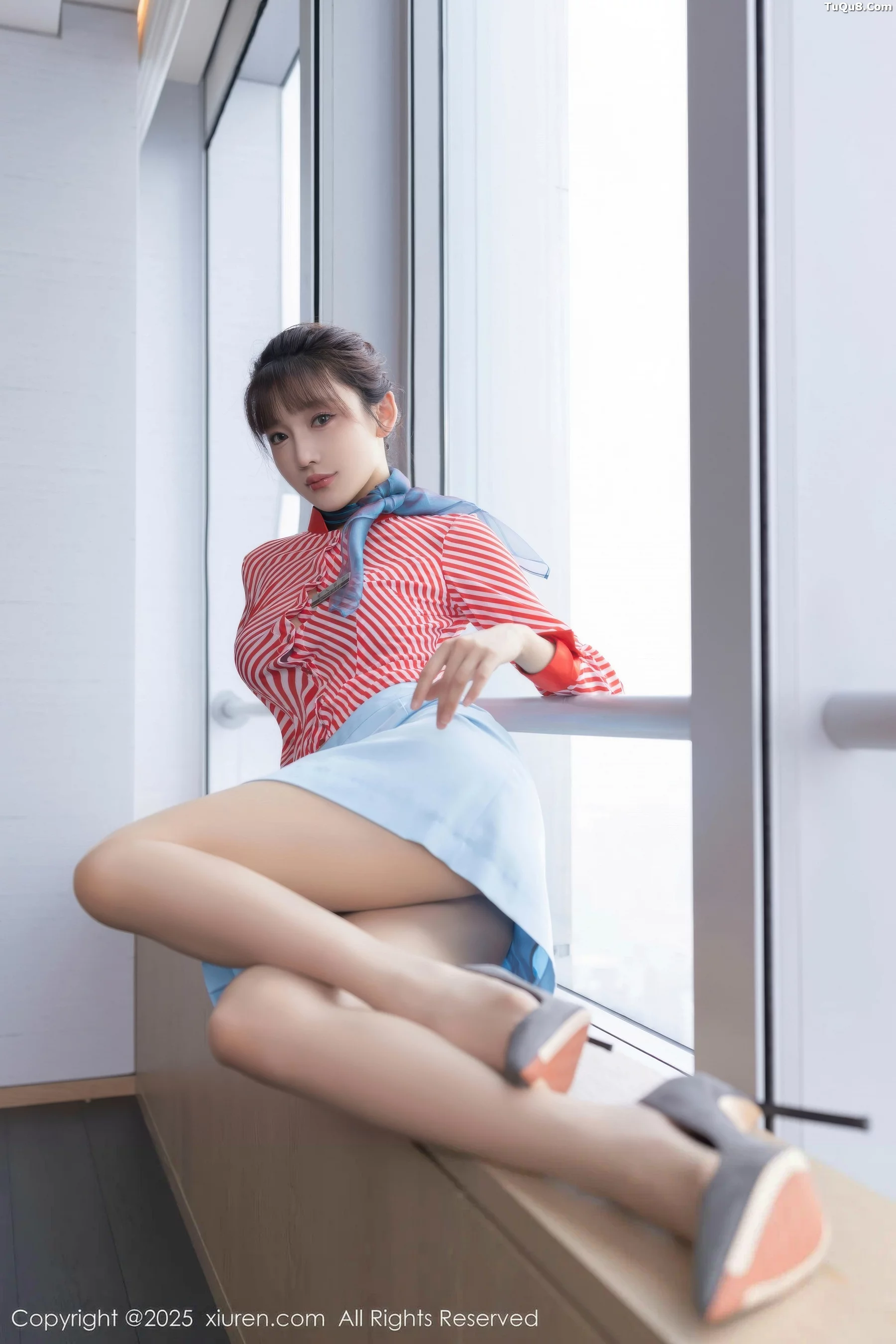 Lù Xuānxuān's sexy striped outfit revealing purple lace lingerie, showcasing a delicate beautiful figure, charming and absolutely beautiful photoshoot 80P 6