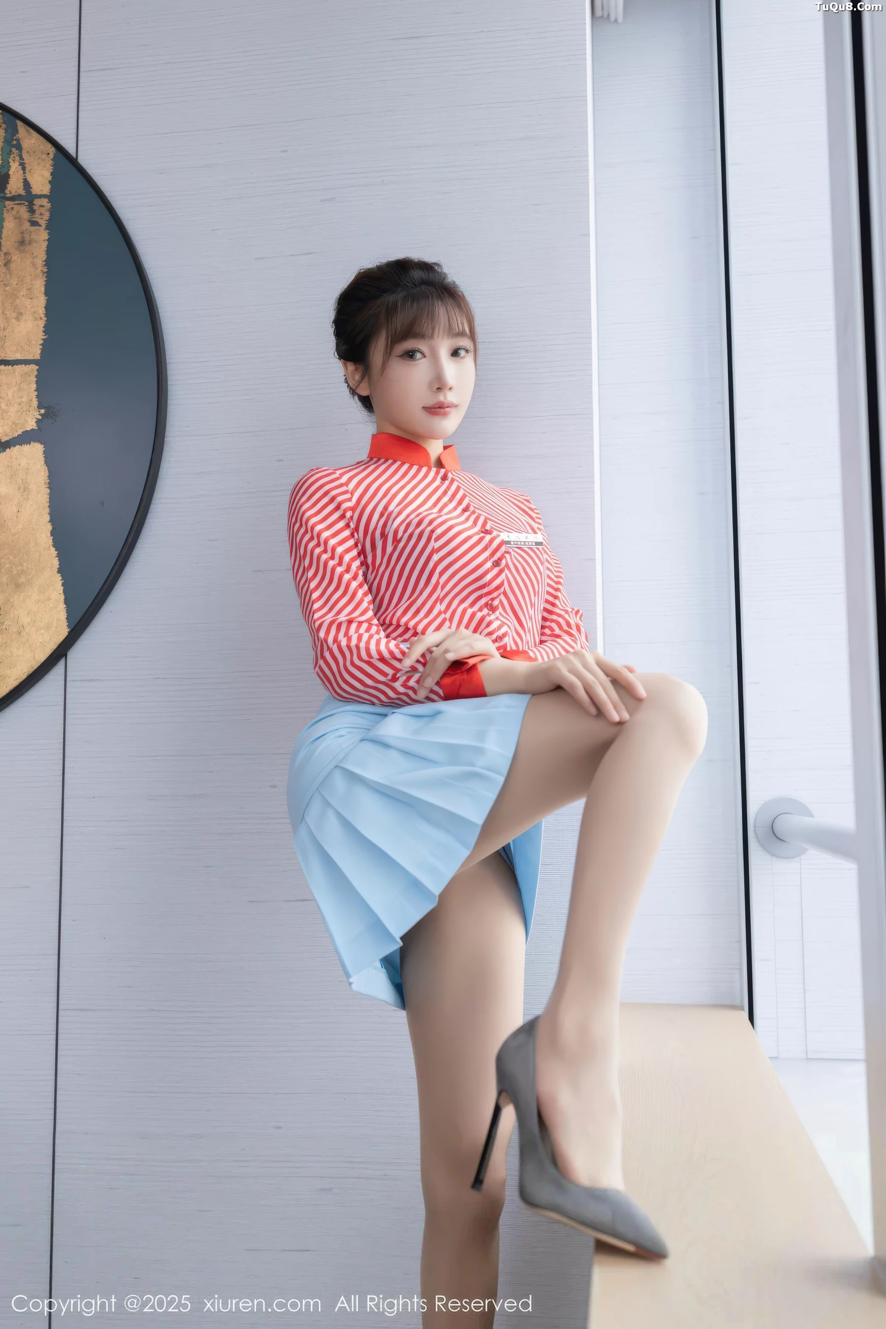 Lù Xuānxuān's sexy striped outfit revealing purple lace lingerie, showcasing a delicate beautiful figure, charming and absolutely beautiful photoshoot 80P 9