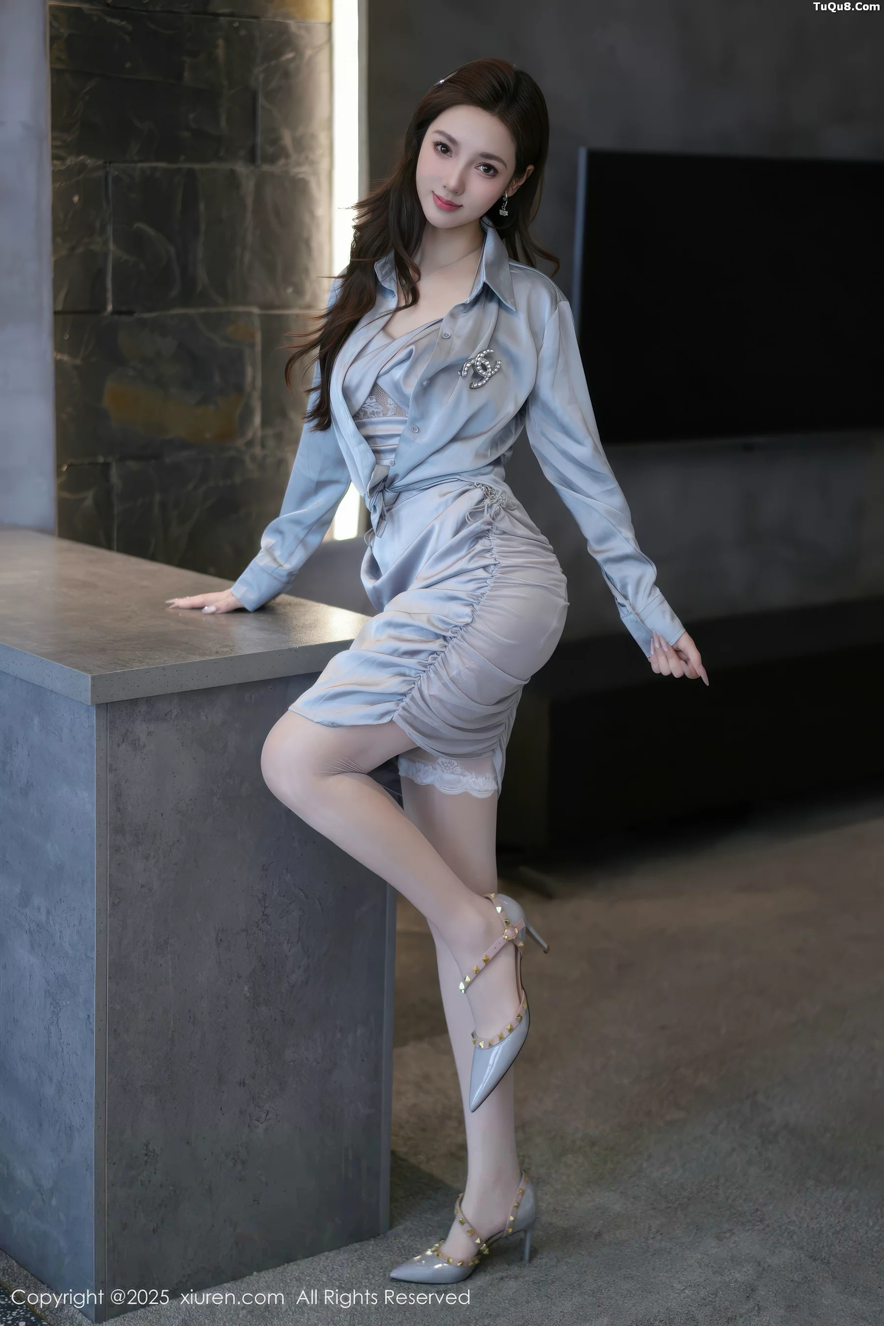 Twins-Tao Tao Sexy Light-Colored One-Piece Mini Skirt with White Stockings Showcasing Graceful Figure, Absolutely Beautiful Photoshoot 70P 2