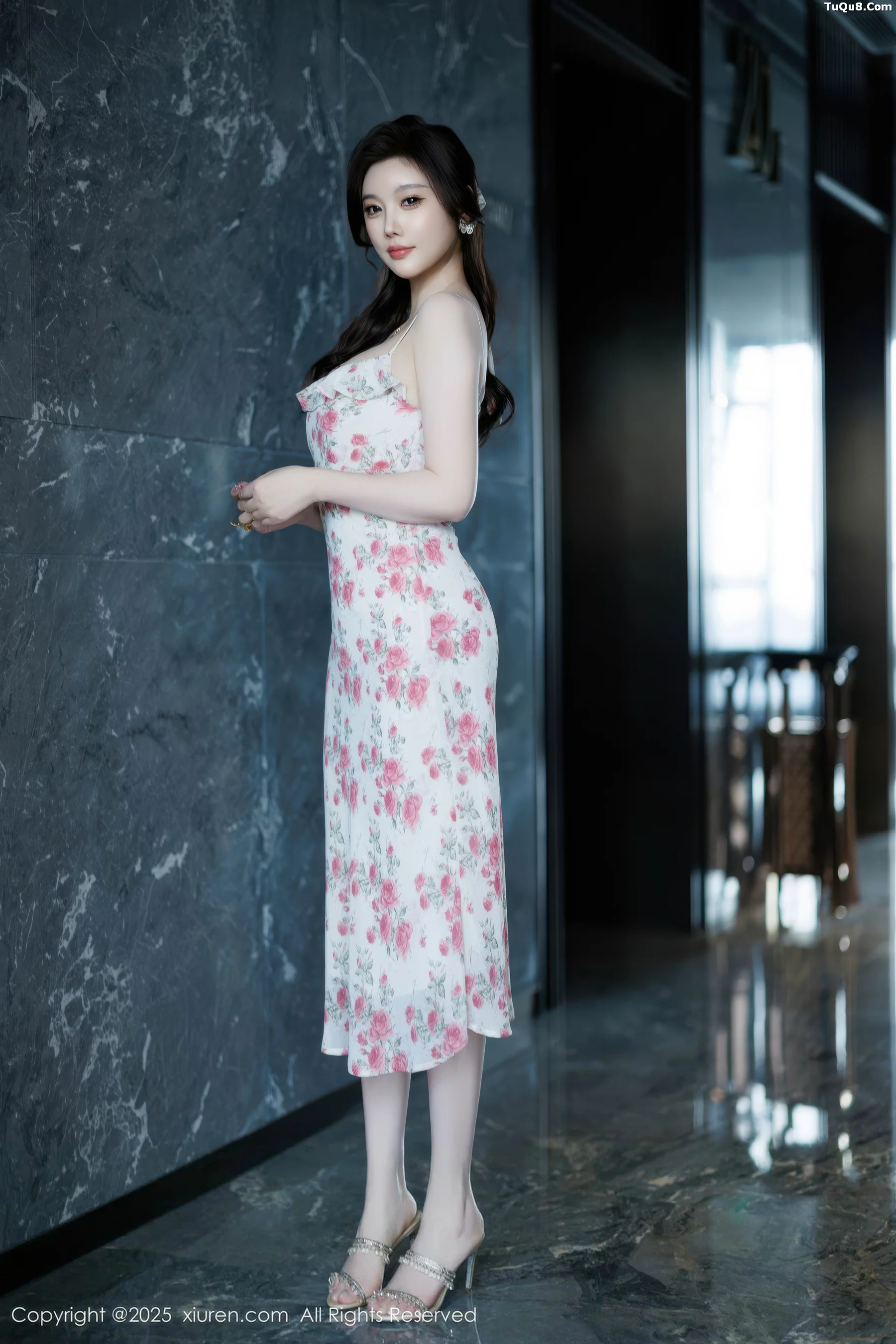 CHENCHEN.性感碎花裙露白色情趣内衣秀丰腴身材绝美写真92P