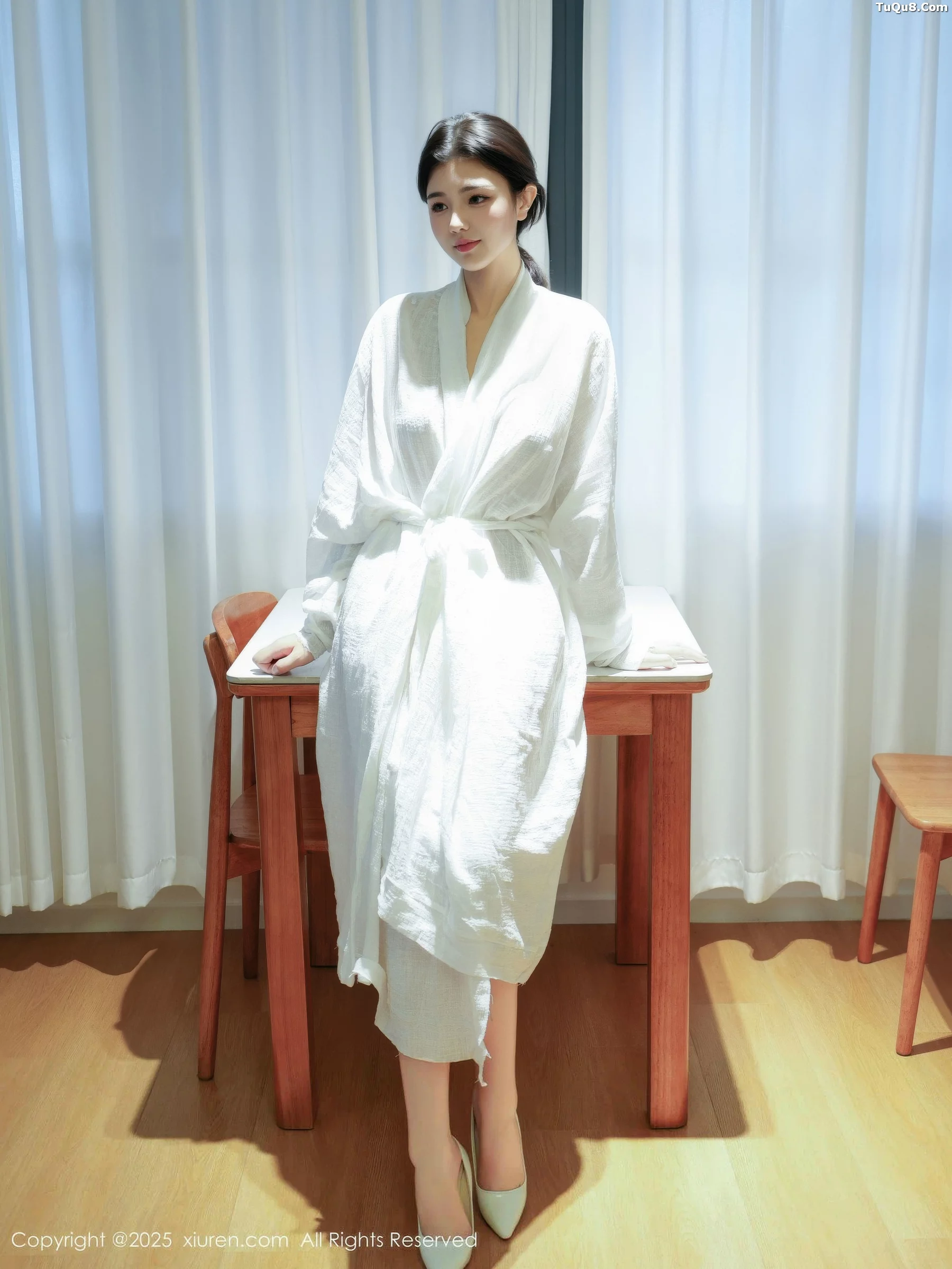 Sexy White Long Bathrobe Photoshoot Featuring Lin Yuexi's Beautiful Legs (53P)