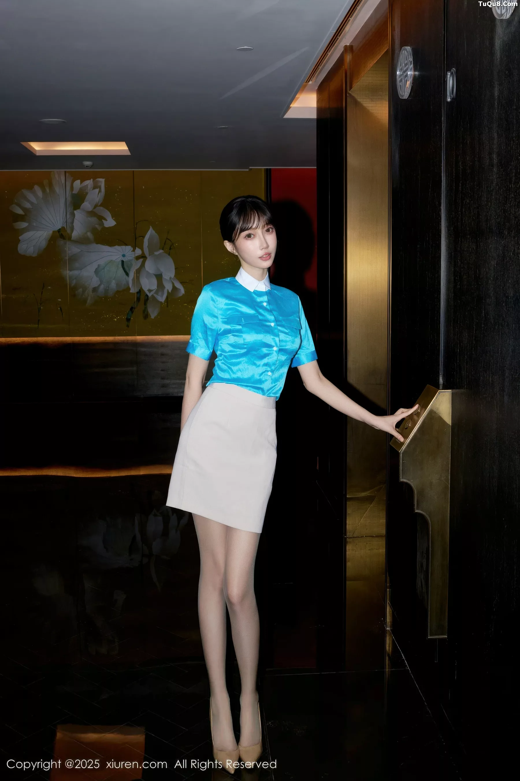 Yue'er Yue'er sexy flight attendant uniform revealing pink lingerie paired with ultra-thin black stockings beautiful legs gorgeous photoshoot 62P 2
