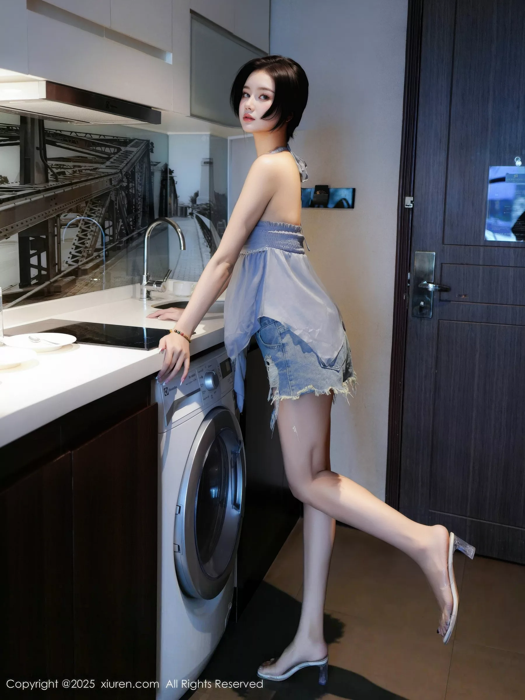 Teresa sexy gray bandeau top with super short jeans showing off perfect gorgeous figure photoshoot 57P 2