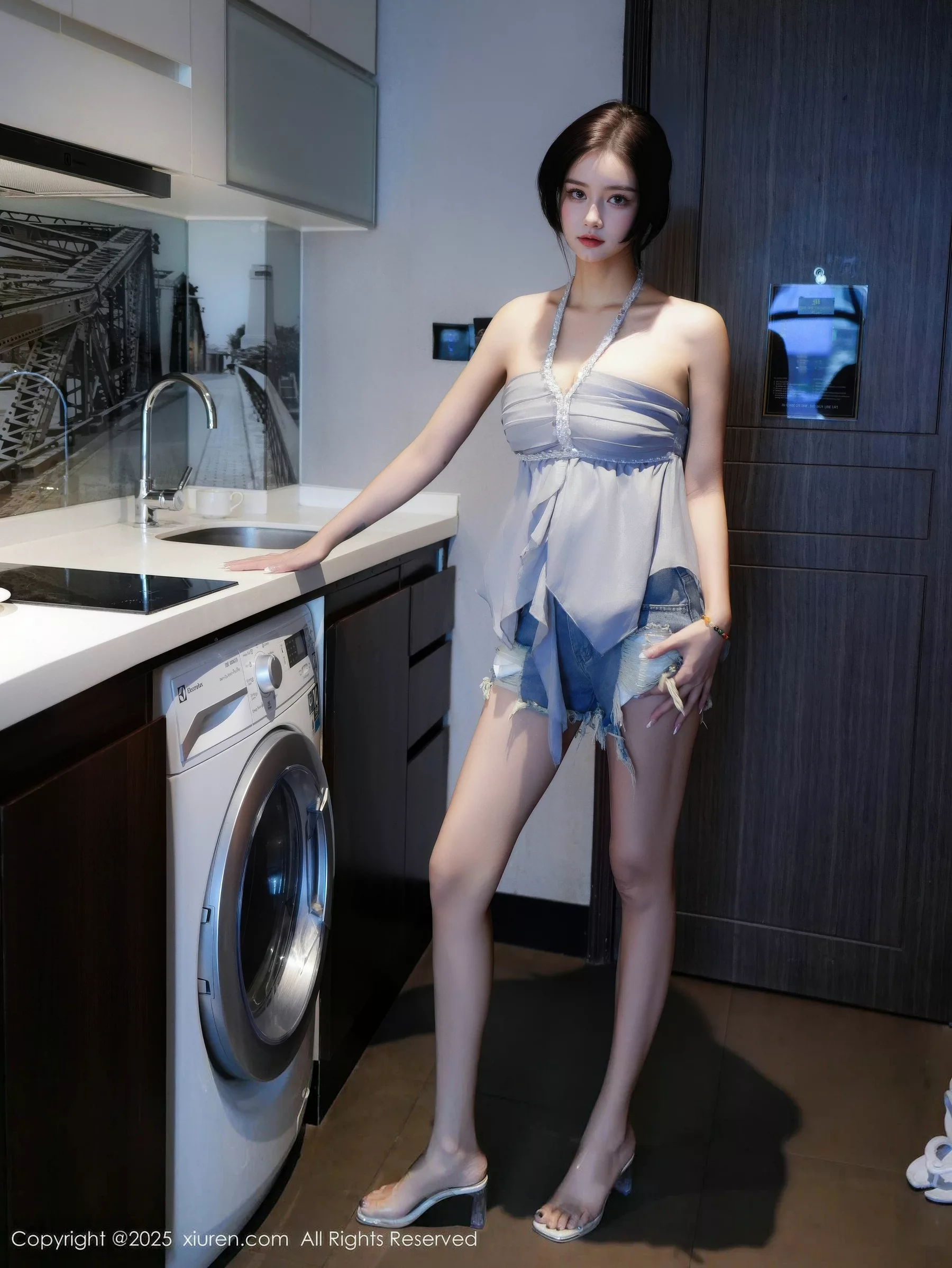 Teresa sexy gray bandeau top with super short jeans showing off perfect gorgeous figure photoshoot 57P 3