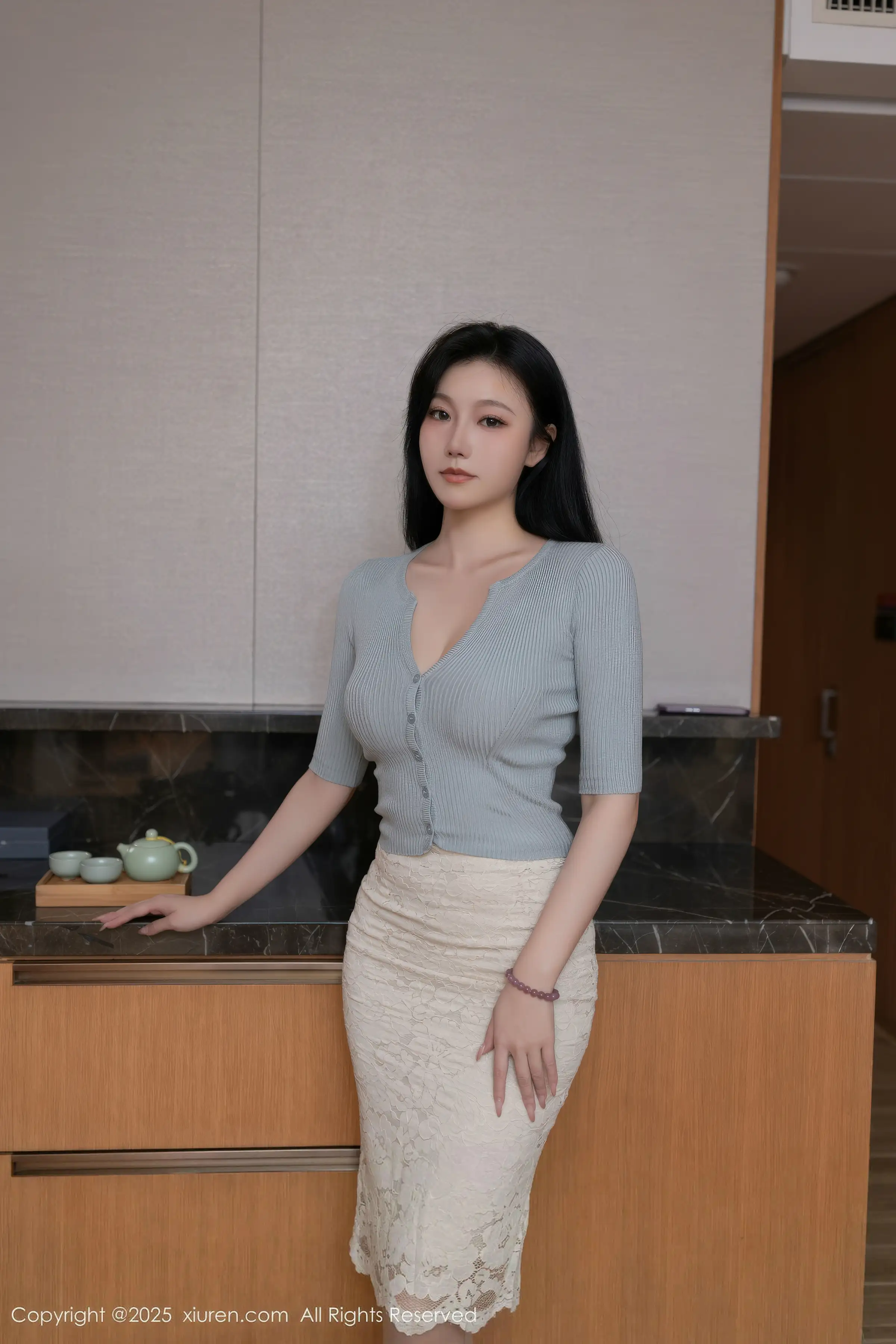 安然anran性感低胸服饰露粉色内衣秀曼妙身姿迷人绝美写真80P