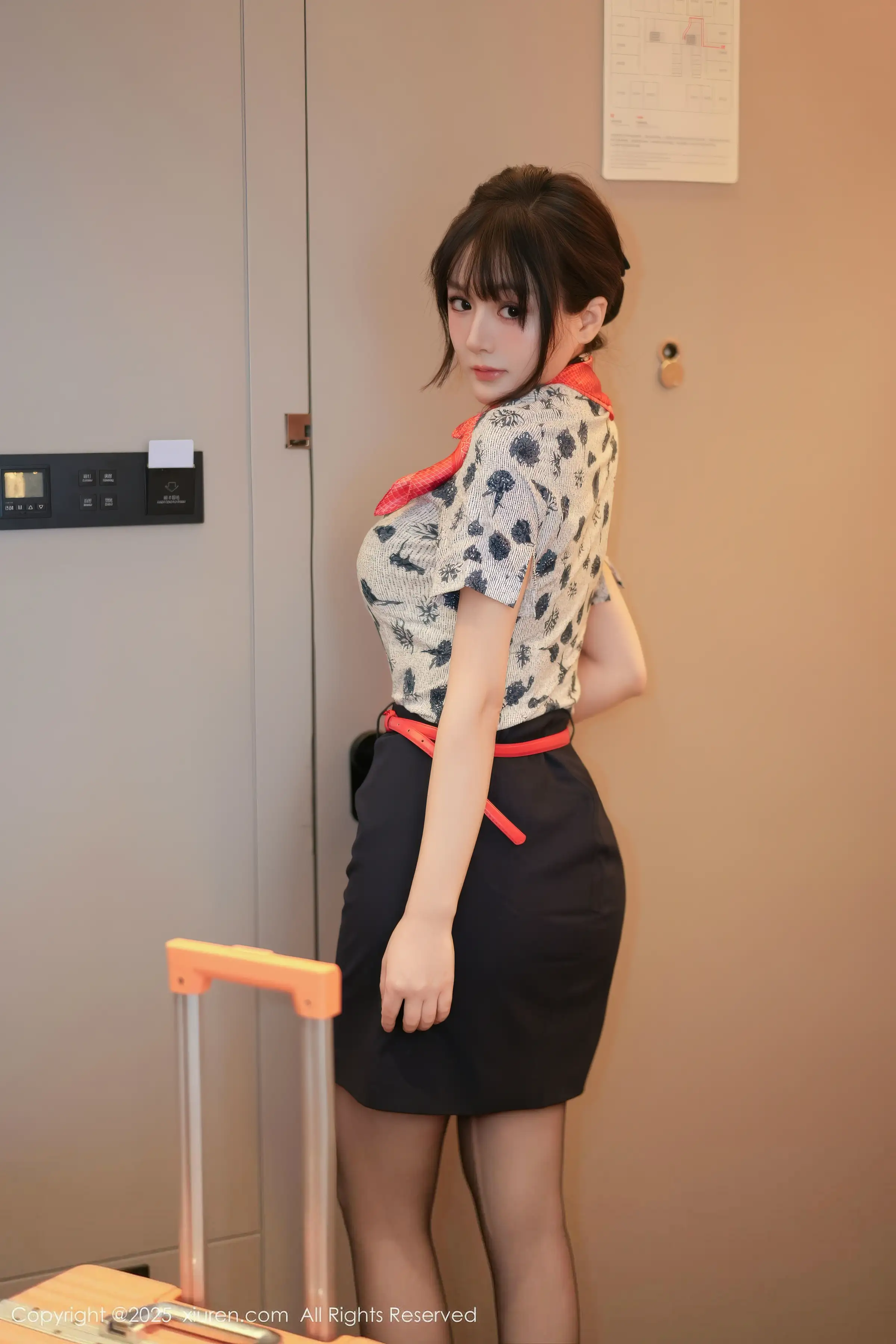 沈南汐RuRu性感空姐制服露灰色内衣秀凹凸身材绝美写真80P 2