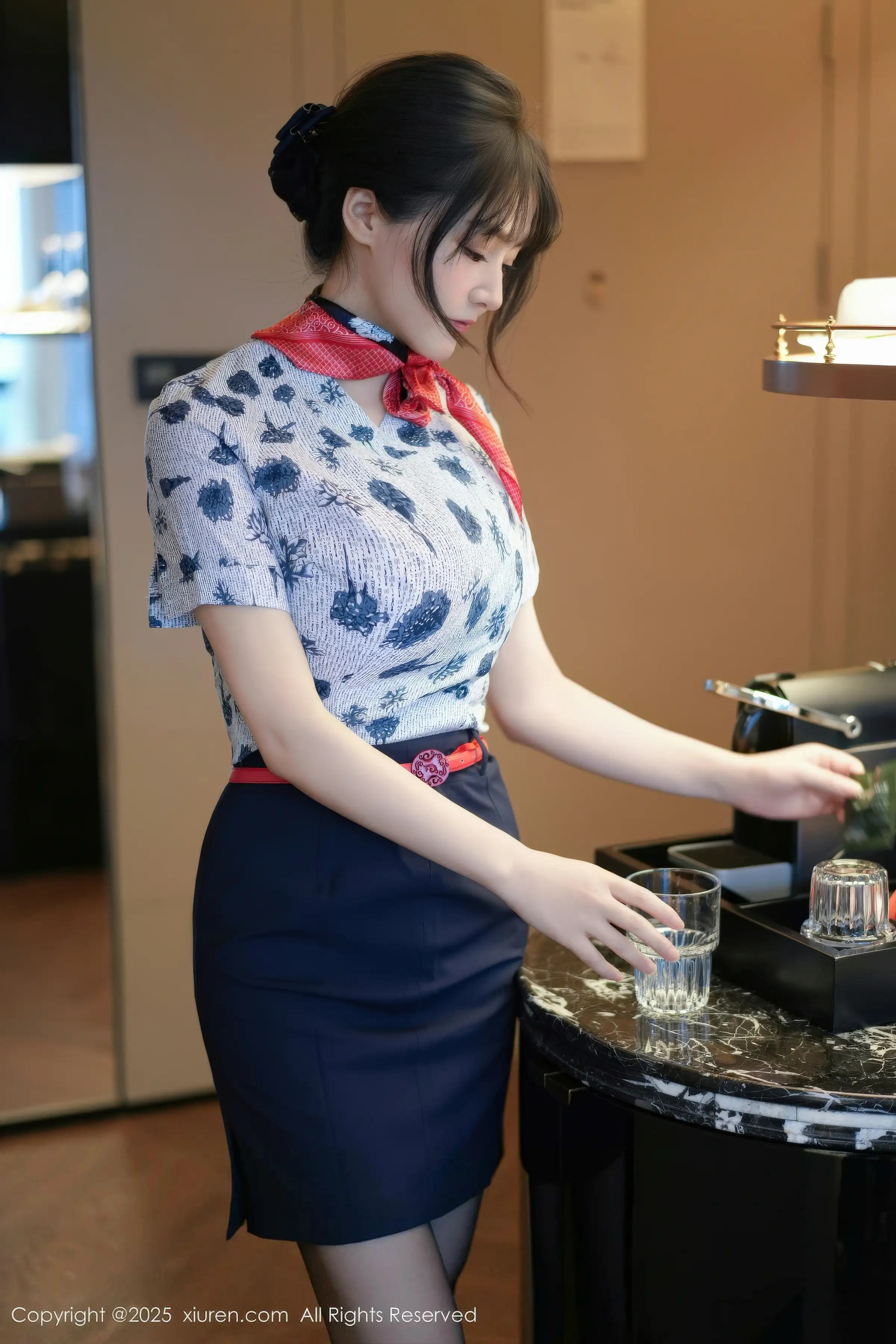沈南汐RuRu性感空姐制服露灰色内衣秀凹凸身材绝美写真80P 5