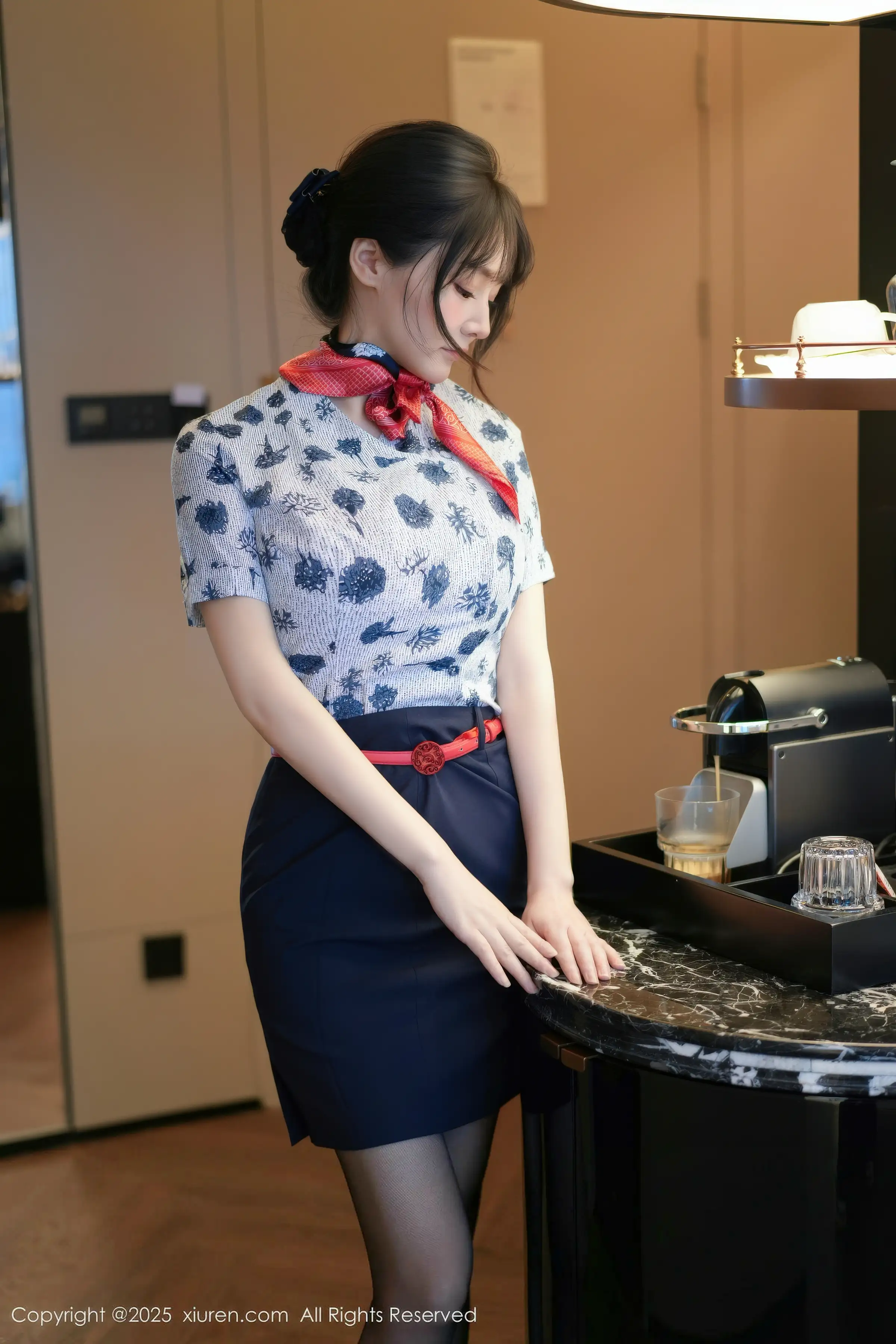 沈南汐RuRu性感空姐制服露灰色内衣秀凹凸身材绝美写真80P 7