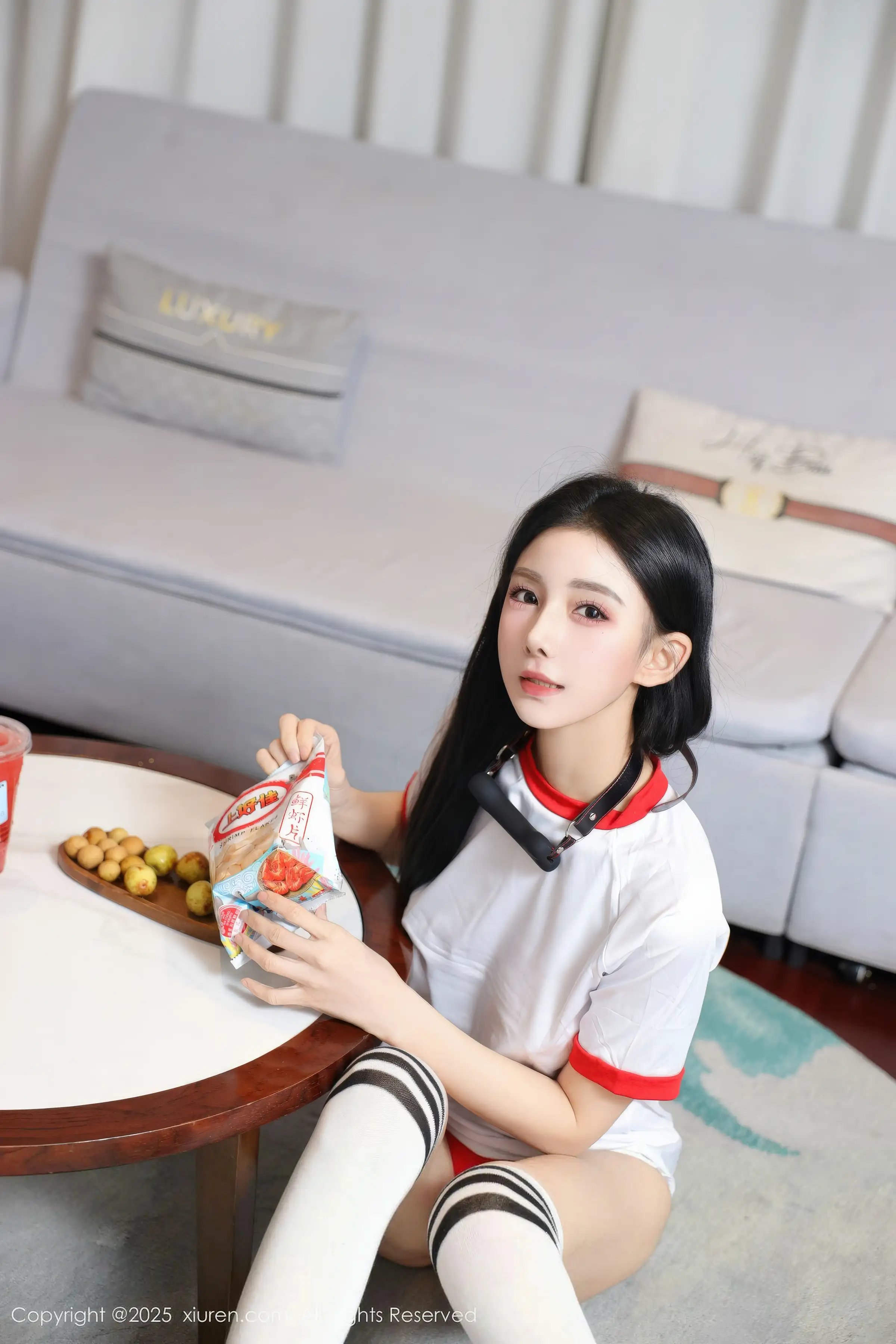 许微微呀性感白色T恤配白色丝袜秀丰腴身材绝美写真86P 3