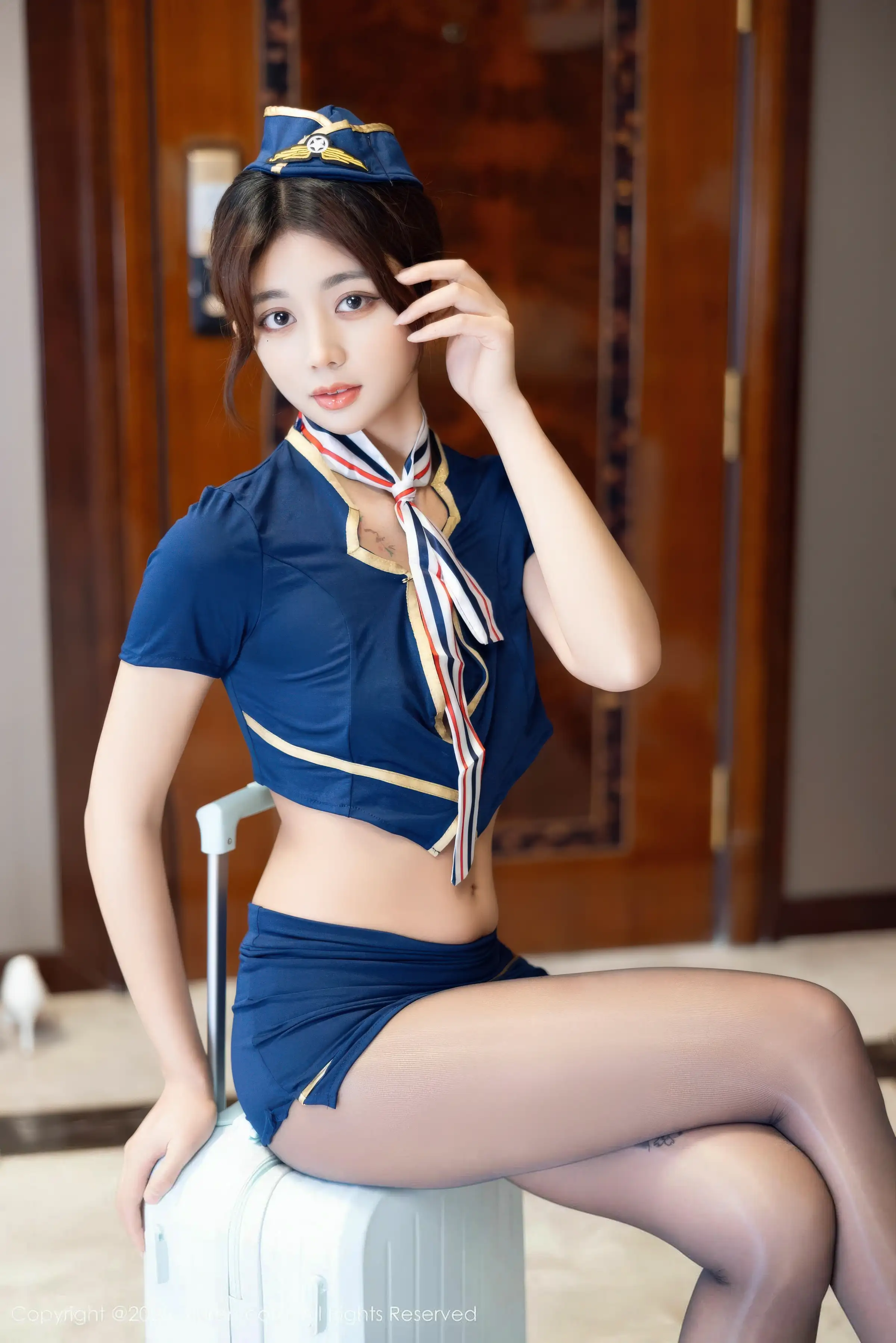 姜冉冉_Renee@性感空姐制服配超薄黑丝秀柔美身姿绝美写真70P 9