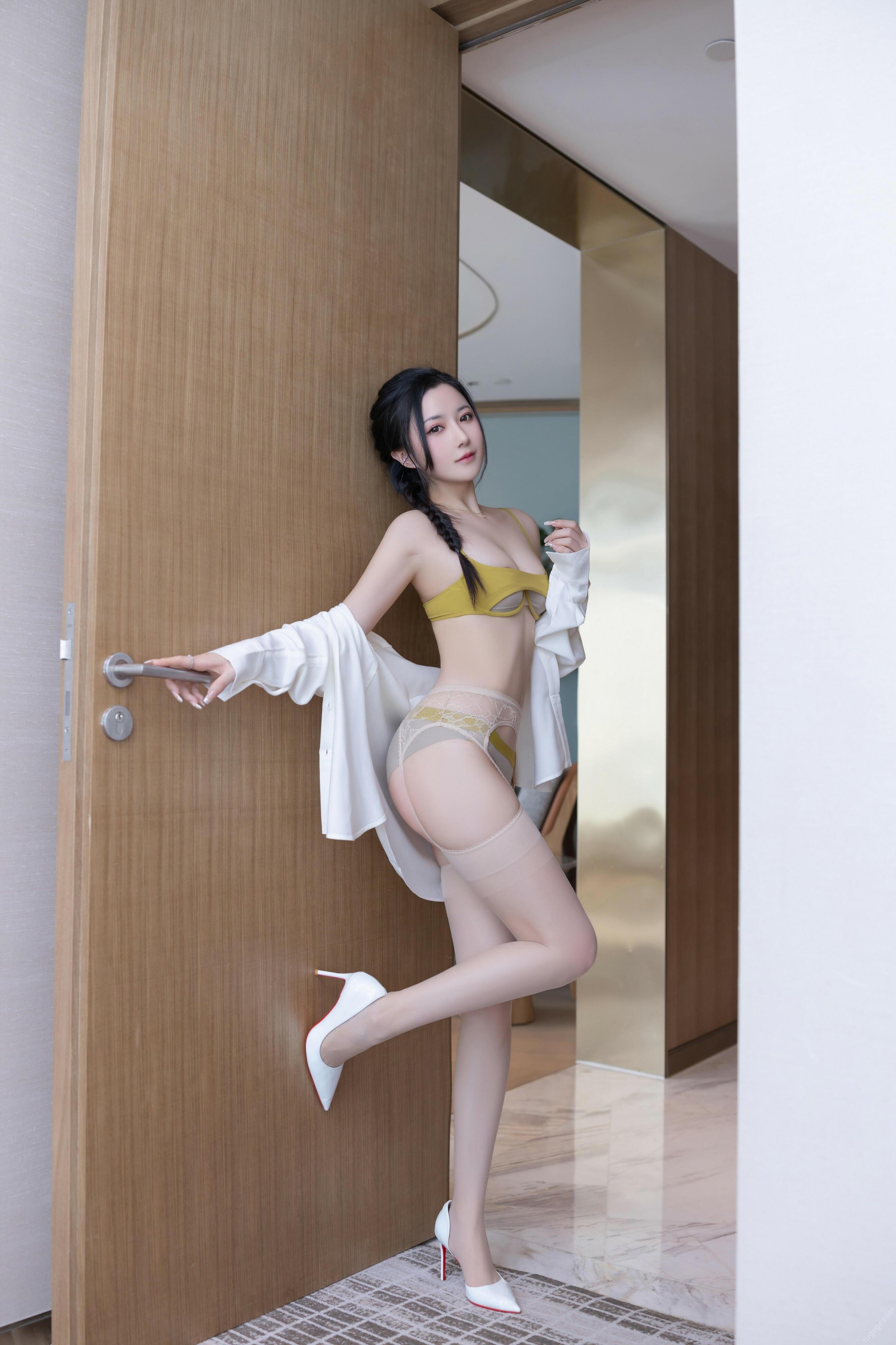秀人付费 鱼子酱Fish 诱人私拍福利 纯欲黄色丝袜77P 6