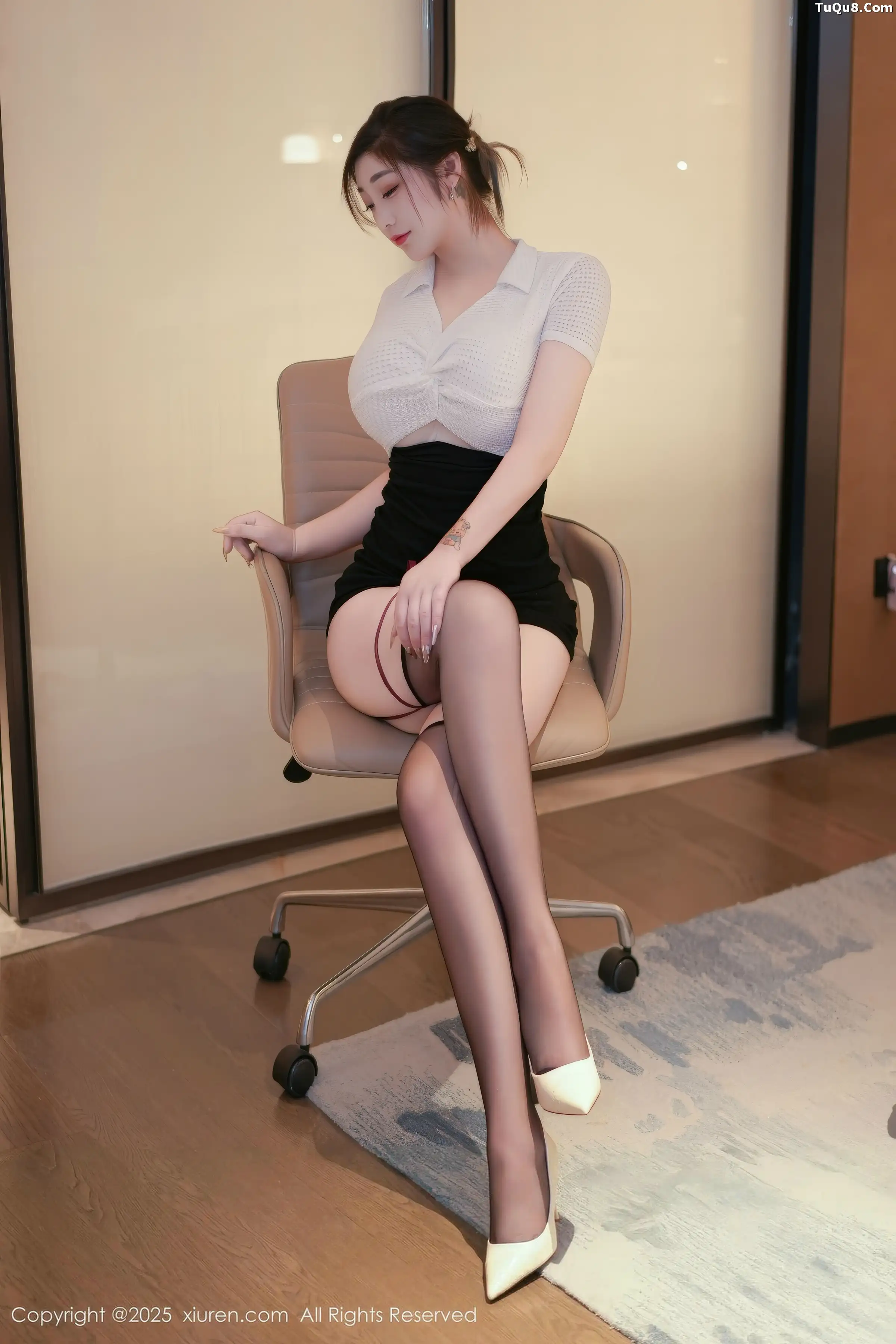 妲己_Toxic性感黑色包臀短裙配黑丝吊袜秀丰满身材绝美写真76P