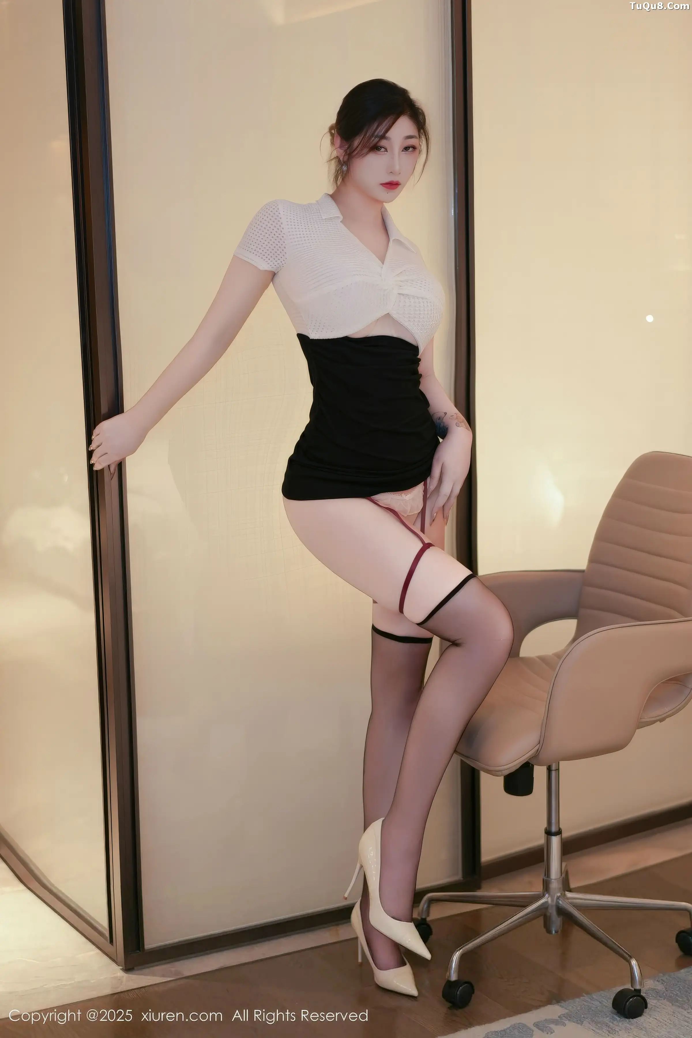 妲己_Toxic性感黑色包臀短裙配黑丝吊袜秀丰满身材绝美写真76P 7