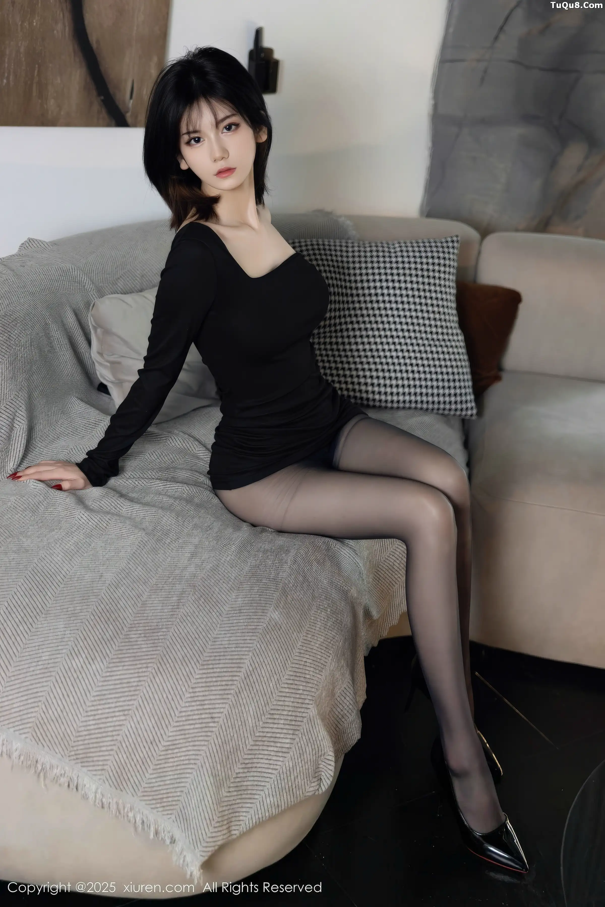凌七七性感黑色连衣短裙配超薄黑丝秀曼妙身材迷人绝美写真100P 6