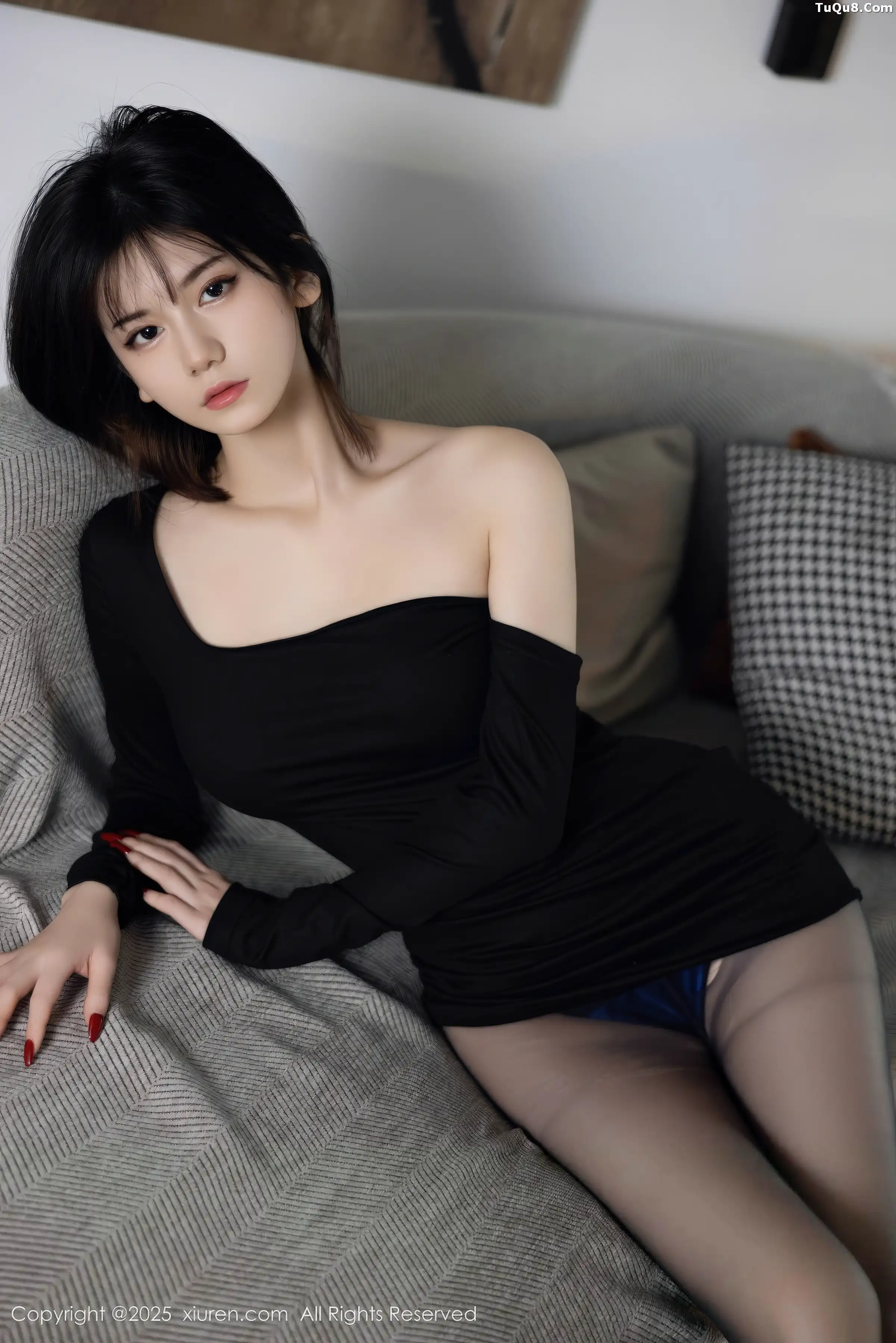 凌七七性感黑色连衣短裙配超薄黑丝秀曼妙身材迷人绝美写真100P 9