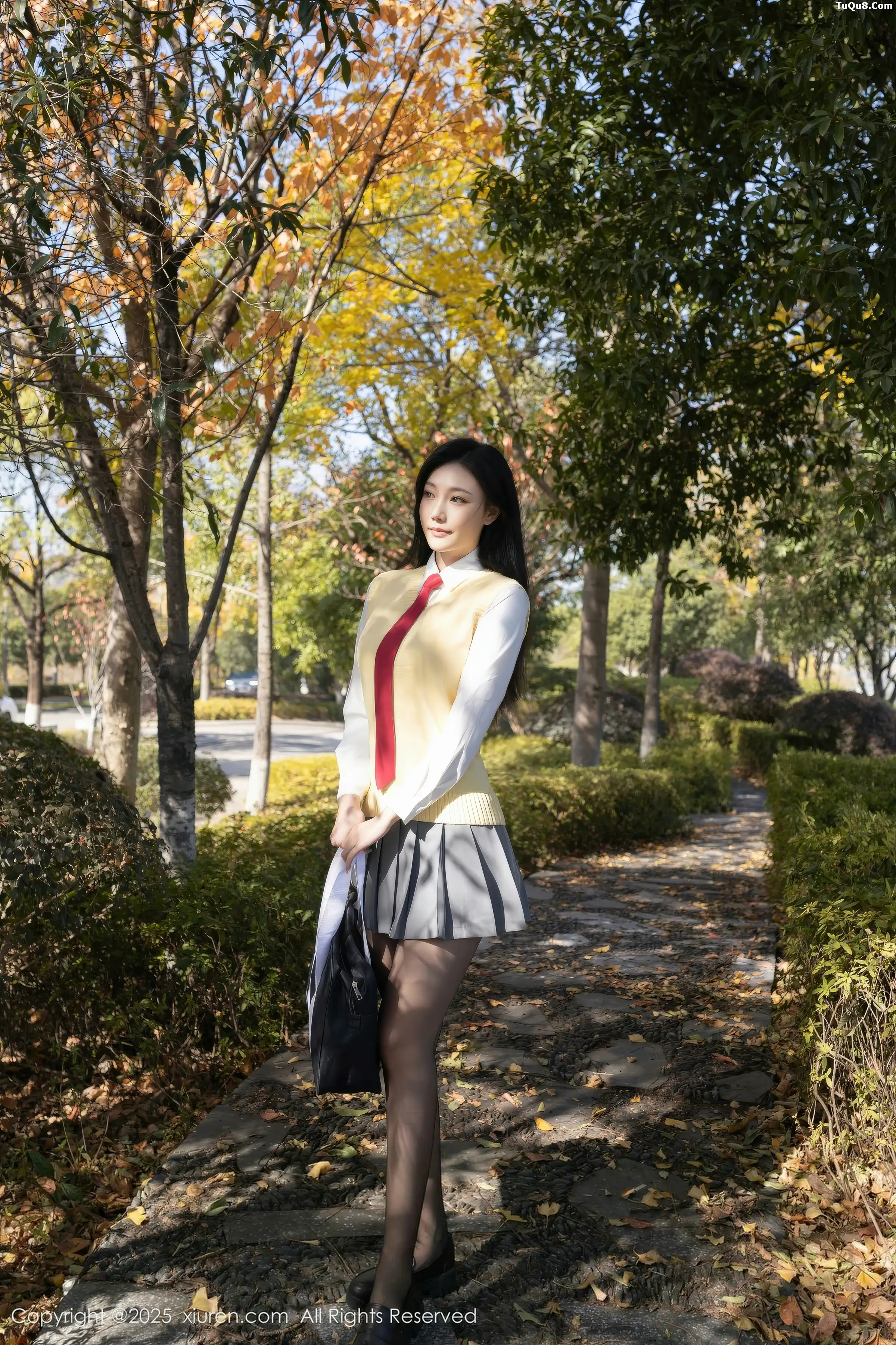 安然anran性感学生装扮百褶短裙配开档黑丝秀美腿绝美写真77P 2