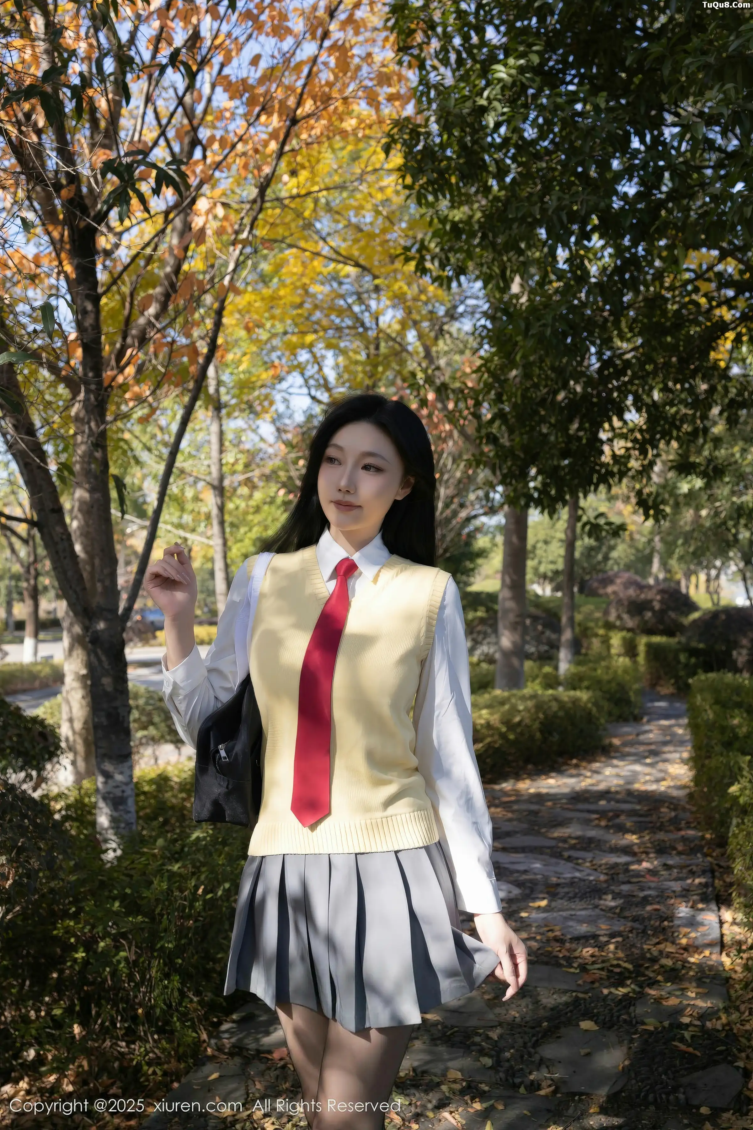 安然anran性感学生装扮百褶短裙配开档黑丝秀美腿绝美写真77P 4